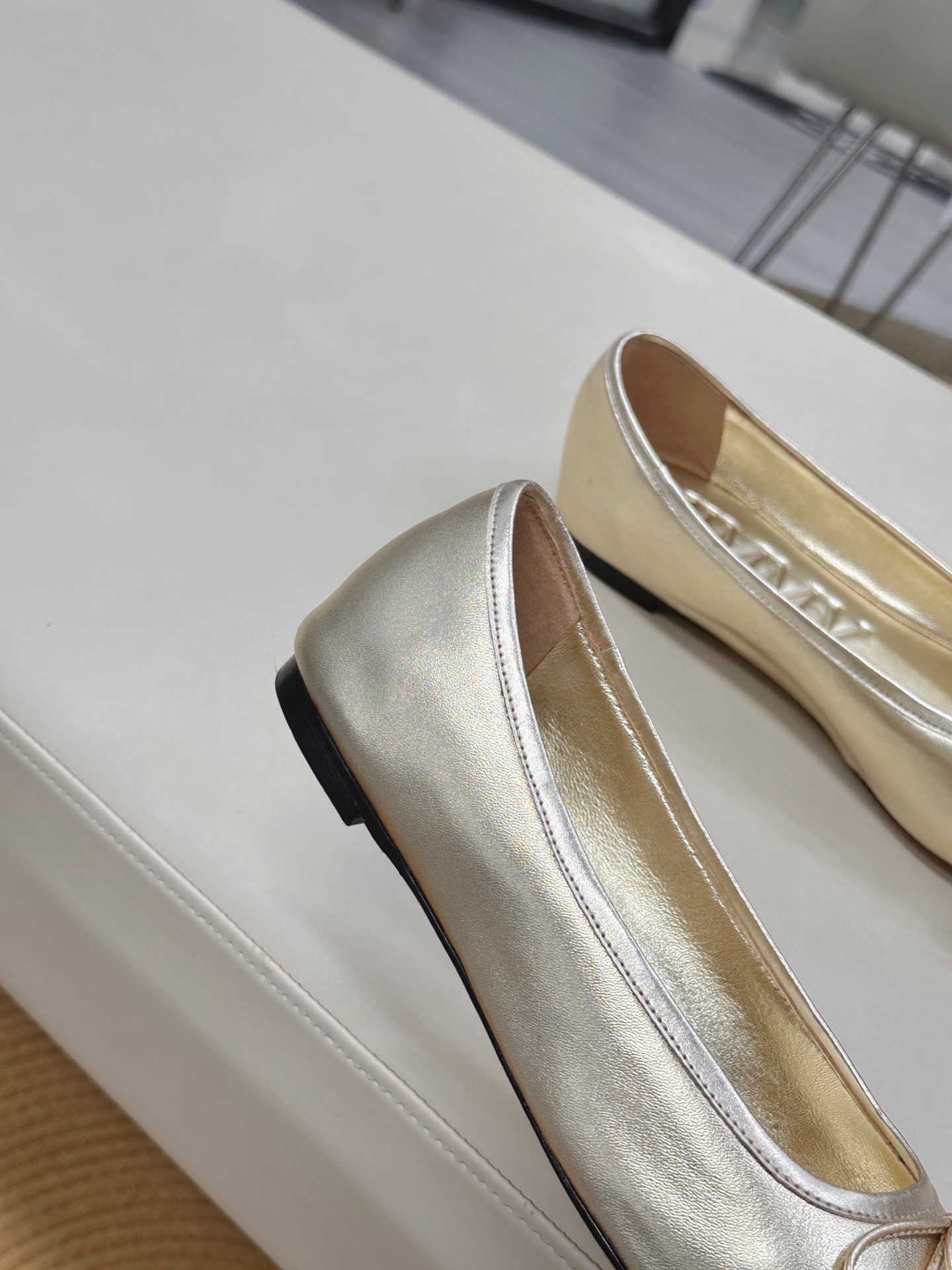 Jimmy Choo ELME FLAT Shoes: Luxury Treasure Collection in Three Colors - 图片 7