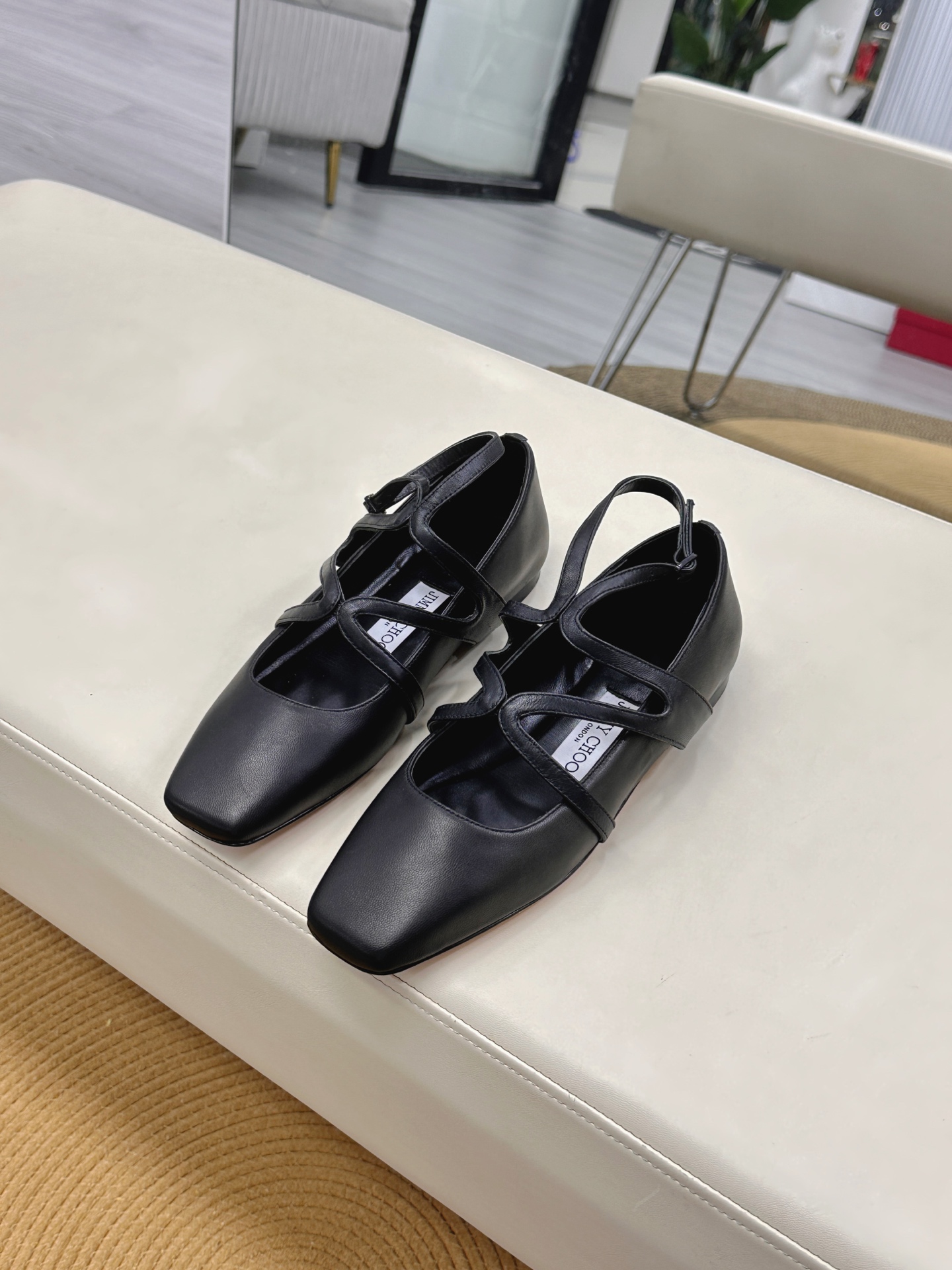 Jimmy Choo ELME FLAT Ballet Shoes: Stylish, Comfortable, and Versatile. - 图片 2