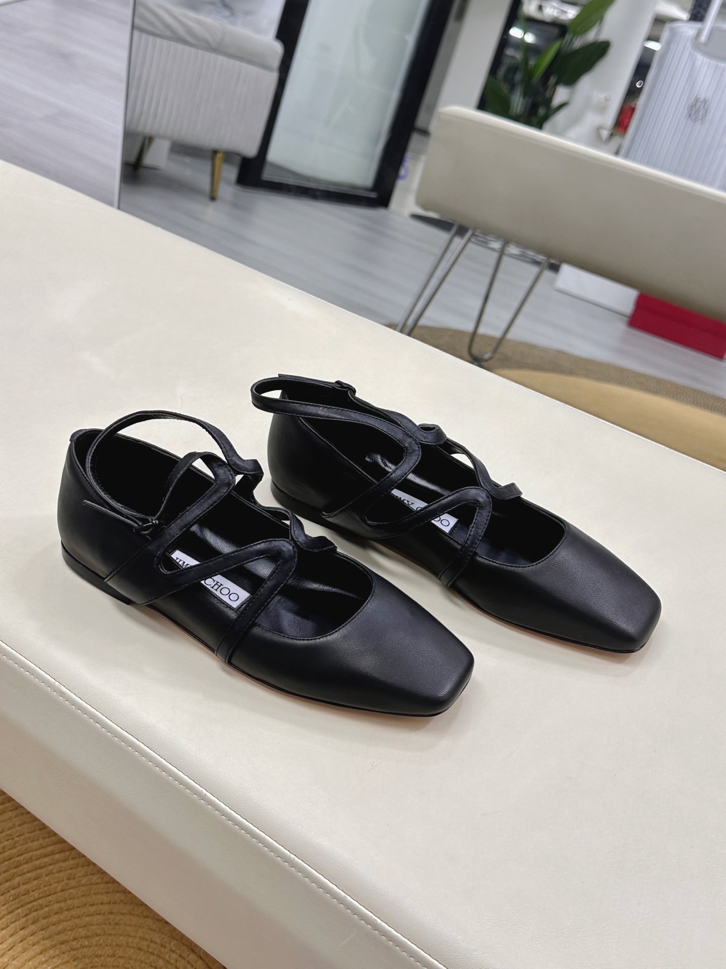 Jimmy Choo ELME FLAT Ballet Shoes: Stylish, Comfortable, and Versatile. - 图片 3