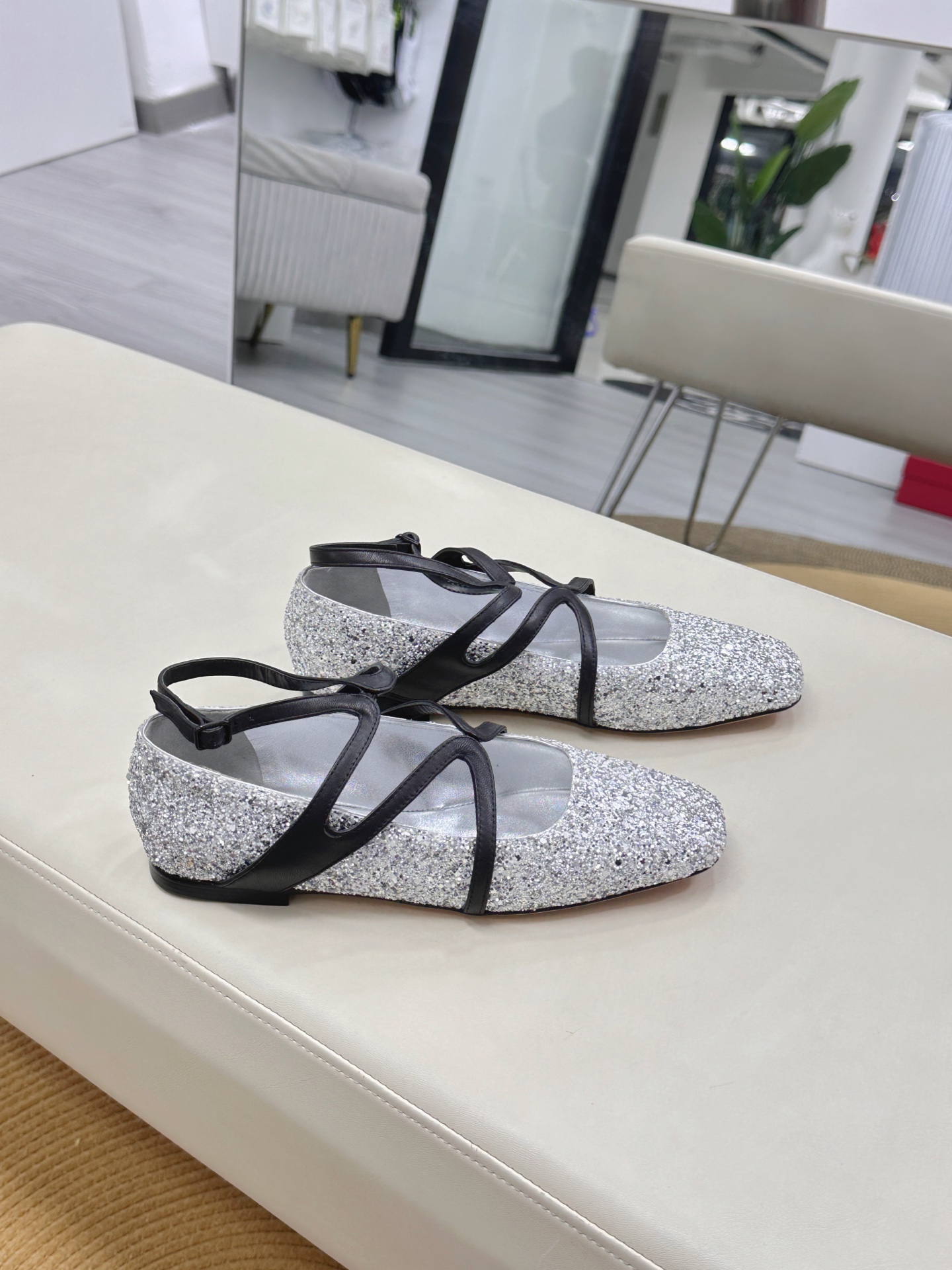 Jimmy Choo ELME FLAT Ballet Shoes: Luxe Style in Four Colors, VIP Exclusive. - 图片 5