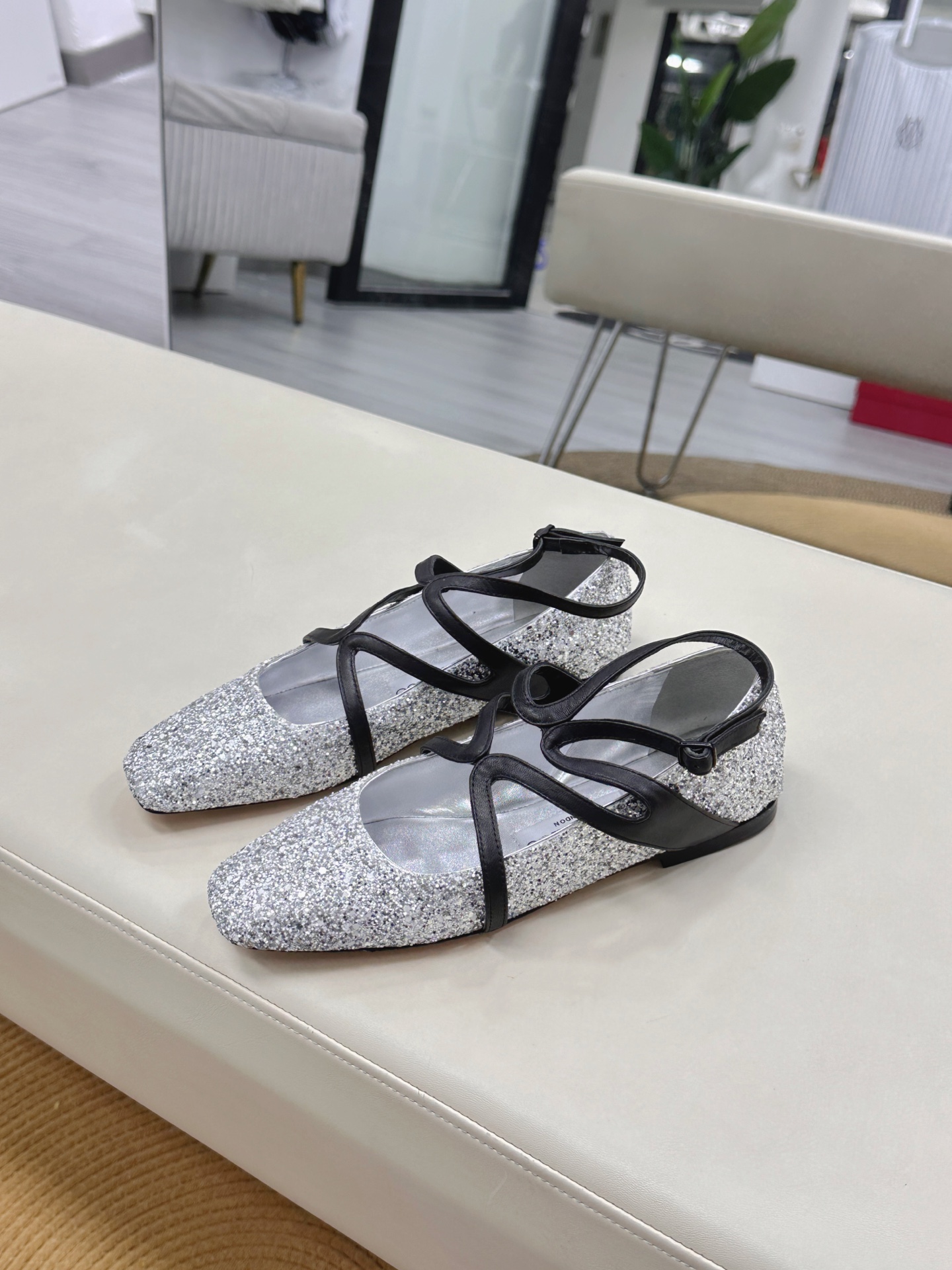 Jimmy Choo ELME FLAT Ballet Shoes: Luxe Style in Four Colors, VIP Exclusive. - 图片 2