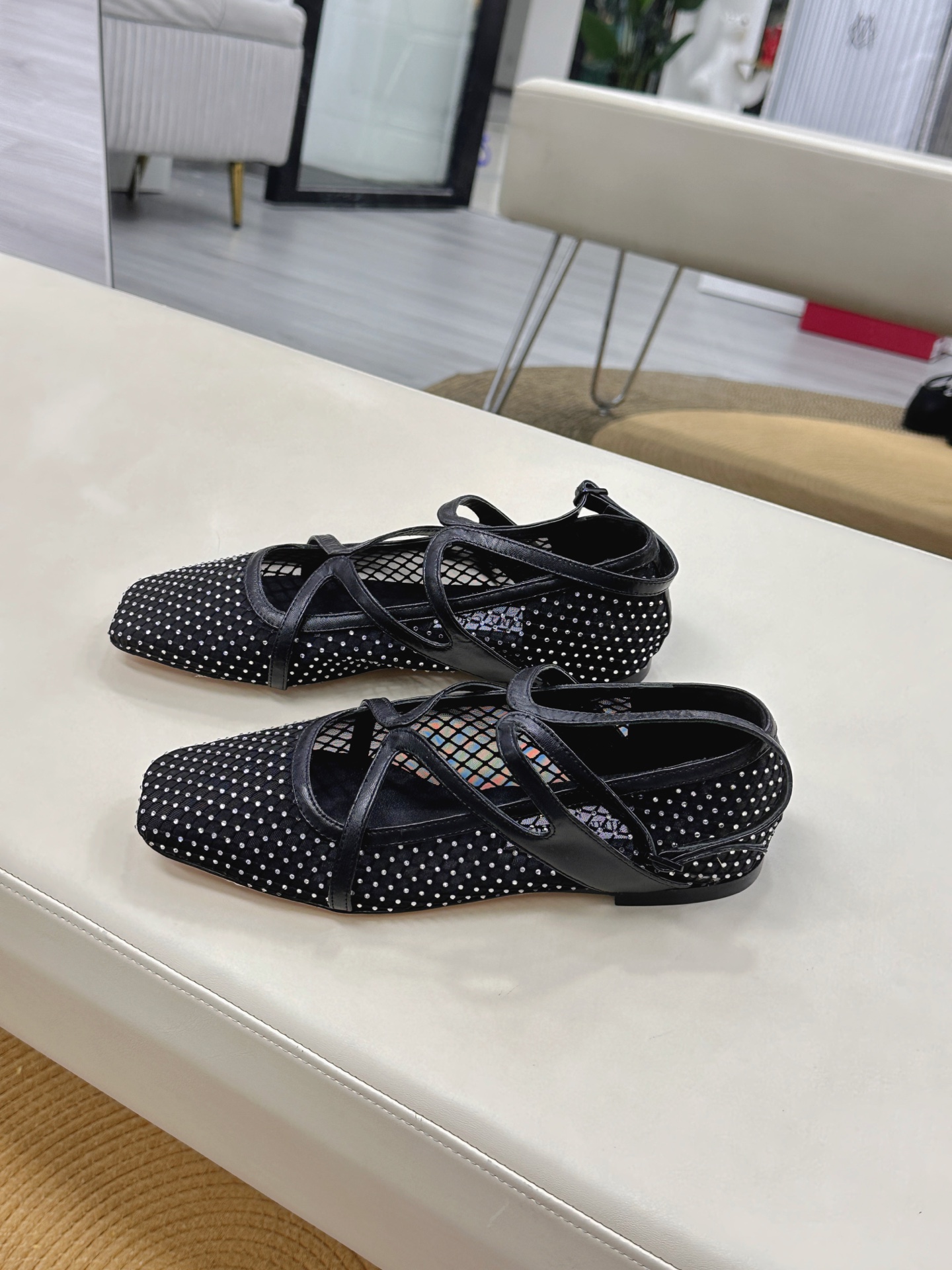 Jimmy Choo ELME FLAT Ballet Shoes: Luxury Lambskin with Flash Silver Details. - 图片 2