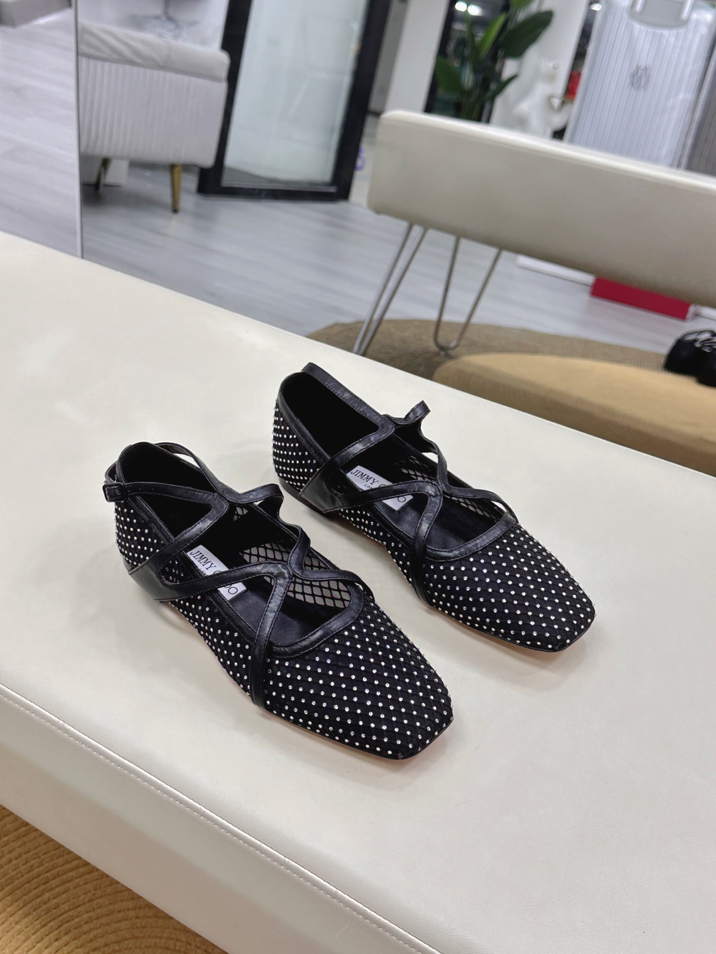 Jimmy Choo ELME FLAT Ballet Shoes: Luxury Lambskin with Flash Silver Details. - 图片 4