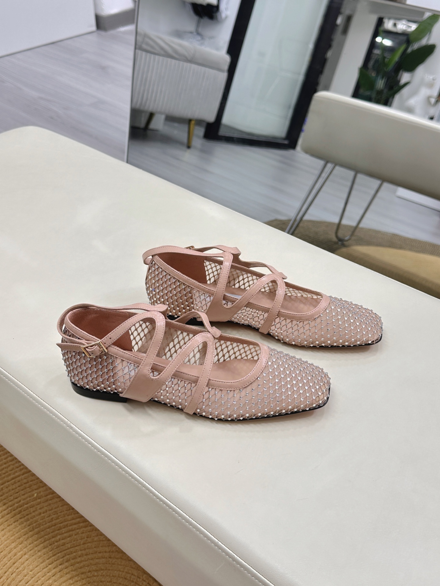 Jimmy Choo ELME FLAT Ballet Shoes: Elegant, Comfortable, and Stylish with Various Color Options - 图片 5