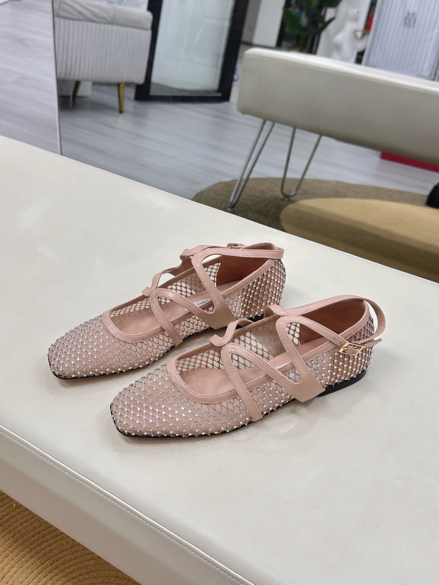 Jimmy Choo ELME FLAT Ballet Shoes: Elegant, Comfortable, and Stylish with Various Color Options - 图片 2