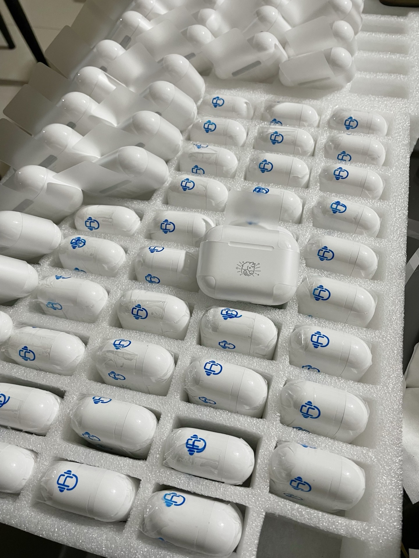 AirPods Pro3马年限定款耳机‼️
马年限定款到货，报货抓紧‼️