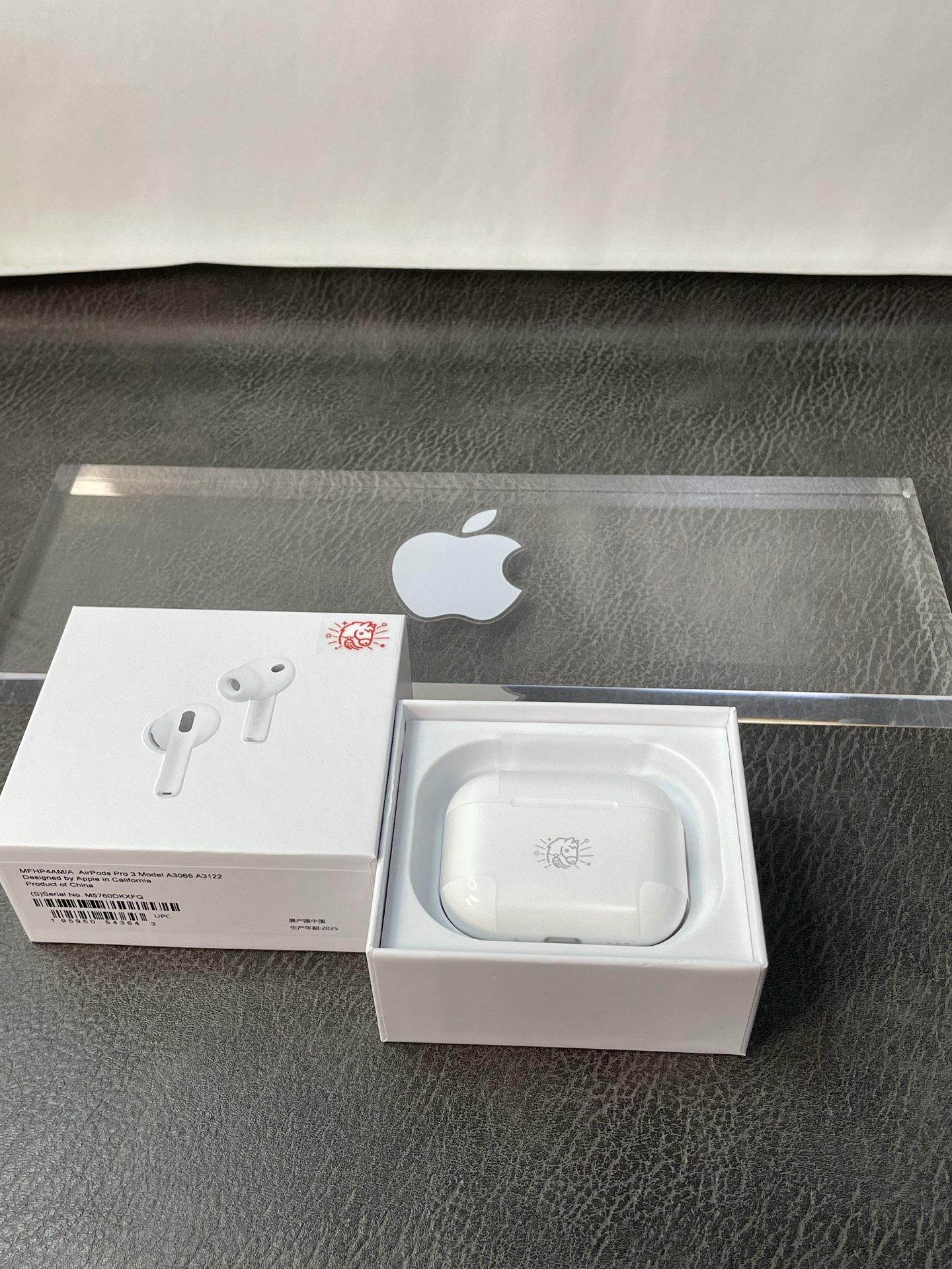 新款 Airpods Pro 3马年限定‼️P💰105
兼容ios26.0系统弹窗 与原装同步
升级新入耳式耳塞 入耳更舒服 久戴不痛耳
隐藏式灯孔 取消按键连接 采用全新敲击连接方式
带降噪 通透真实效果 序列号官网可查
弹窗连接 蓝牙改名 定位功能 入耳检测
心率功能界面 无线充电功能 充电提示声
升级电池优化 充电通知 真实墨烯振膜喇叭
序列号五码合一 官网可查
支持最新苹果17手机系统连接 安卓系统可普通连接
报货清单:标配包装耳机➕额外赠送充电线 挂绳 保护壳 京东发票 京东纸盒
售后条件:保修三个月 外观不刮花磨损支持退换 刮花不退换 只保修‼️