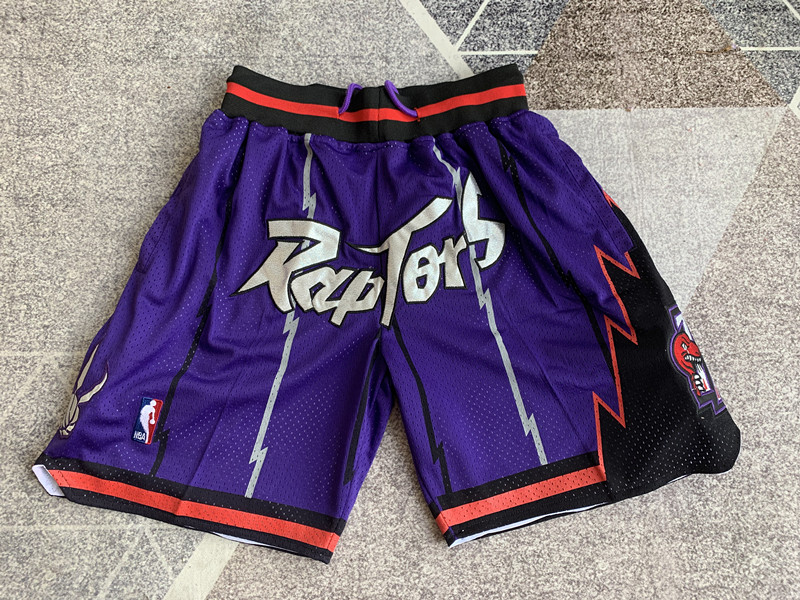 （YOUS  K0）【顶级刺绣版本】\n挂拍图 Just Don NBA Toronto Raptors Team Shorts\n贾斯顿 NBA 多伦多猛龙队 刺绣球裤  篮球短裤 贾斯汀比伯同款\n\n颜色：猛龙紫\n尺码：S/M / L / XL / XXL\n\nJust Don NBA 球队球裤系列单品\n-定制优质网眼布面料，Dri-FIT 技术导湿速干， 防静电处理\n-猛龙队队标采用百灵达刺绣\n-内里衬布聚酯纤维网眼面料\n-定制Just Don NBA吊牌  贴布 NFC感应芯片