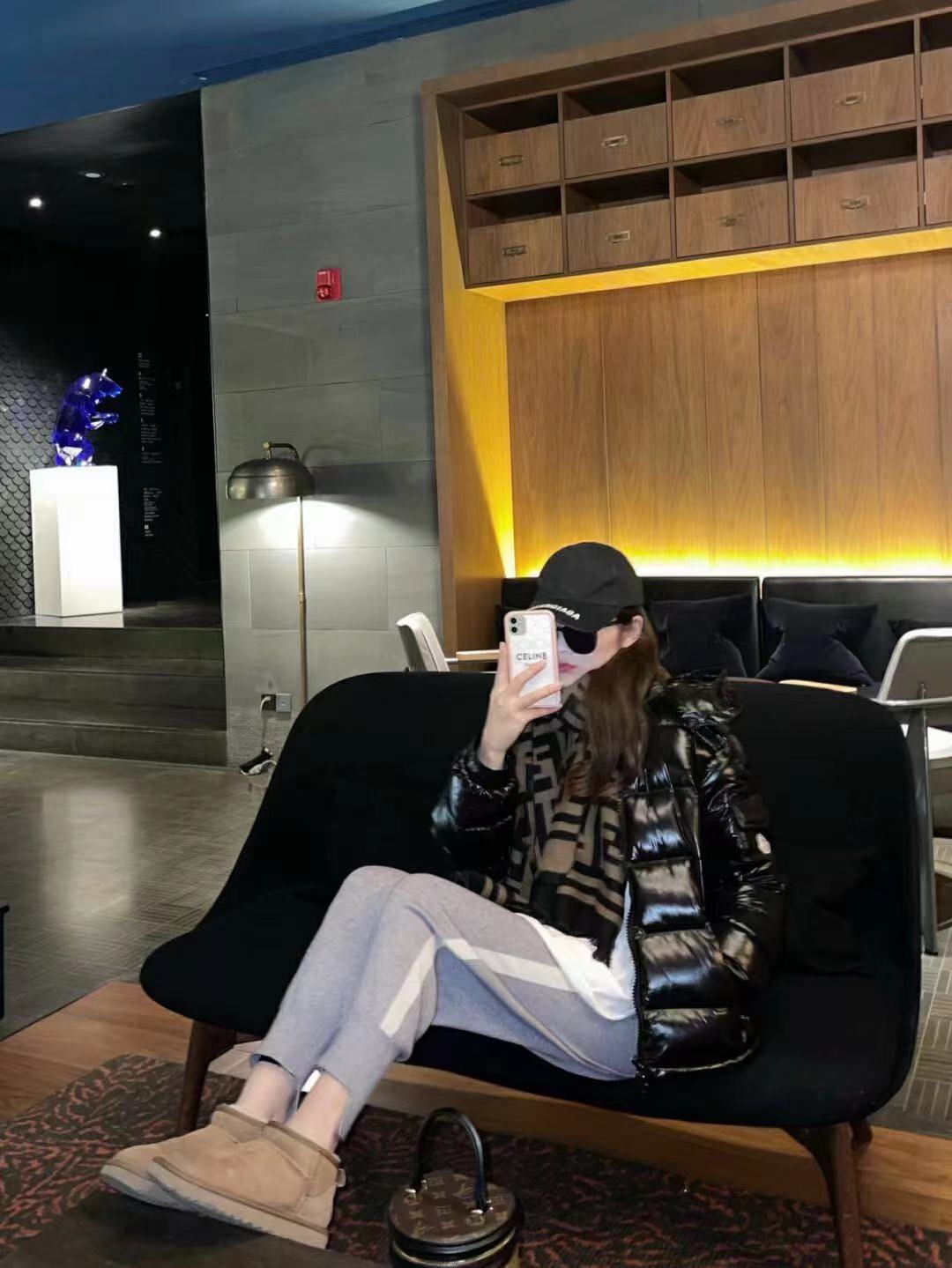 Moncler P688 ダウンジャケット D49モデル 高保温性