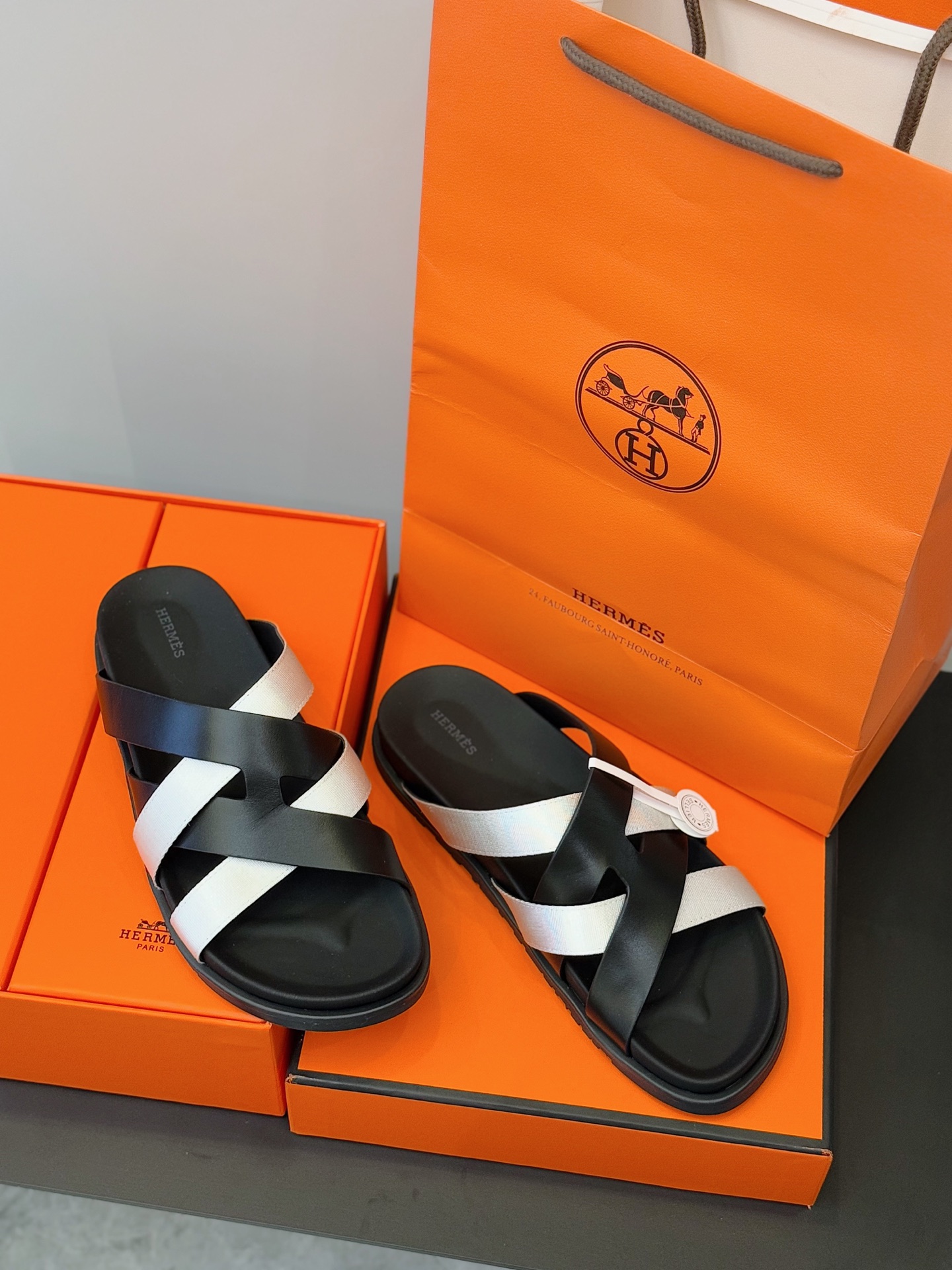 Hermès Men's Kazimir Sandals - Premium Leather Slides with Iconic 'H' Design 2 i1741007235757 955 0 0