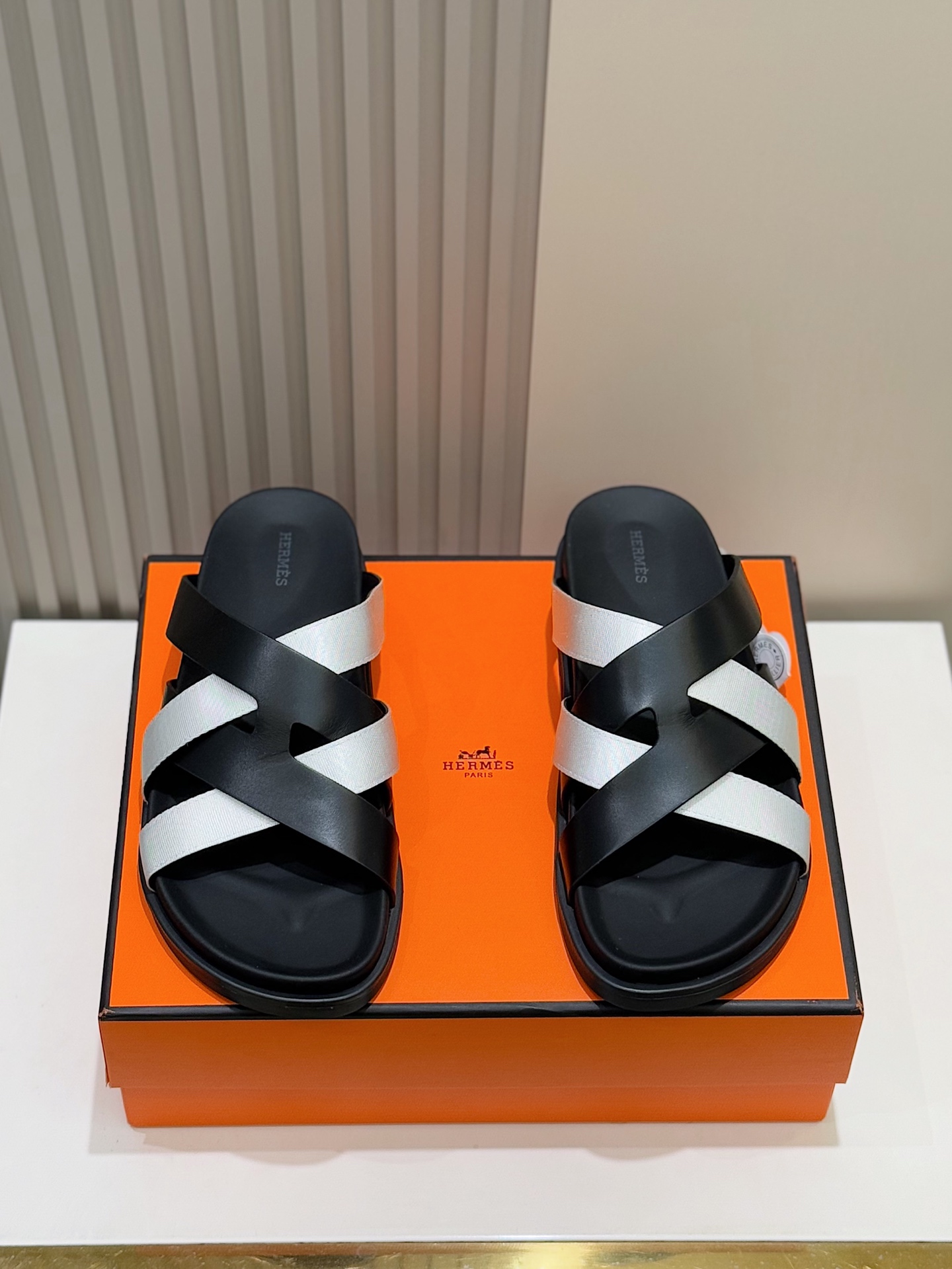 Hermès Men's Kazimir Sandals - Premium Leather Slides with Iconic 'H' Design 3 i1741007235783 6005 0 1