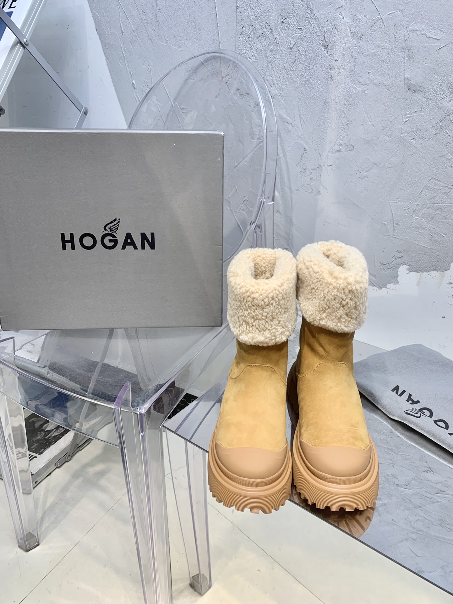 Winter Fashion Offer: Hogan 2023 Snow Boots for Cozy Style and Warmth