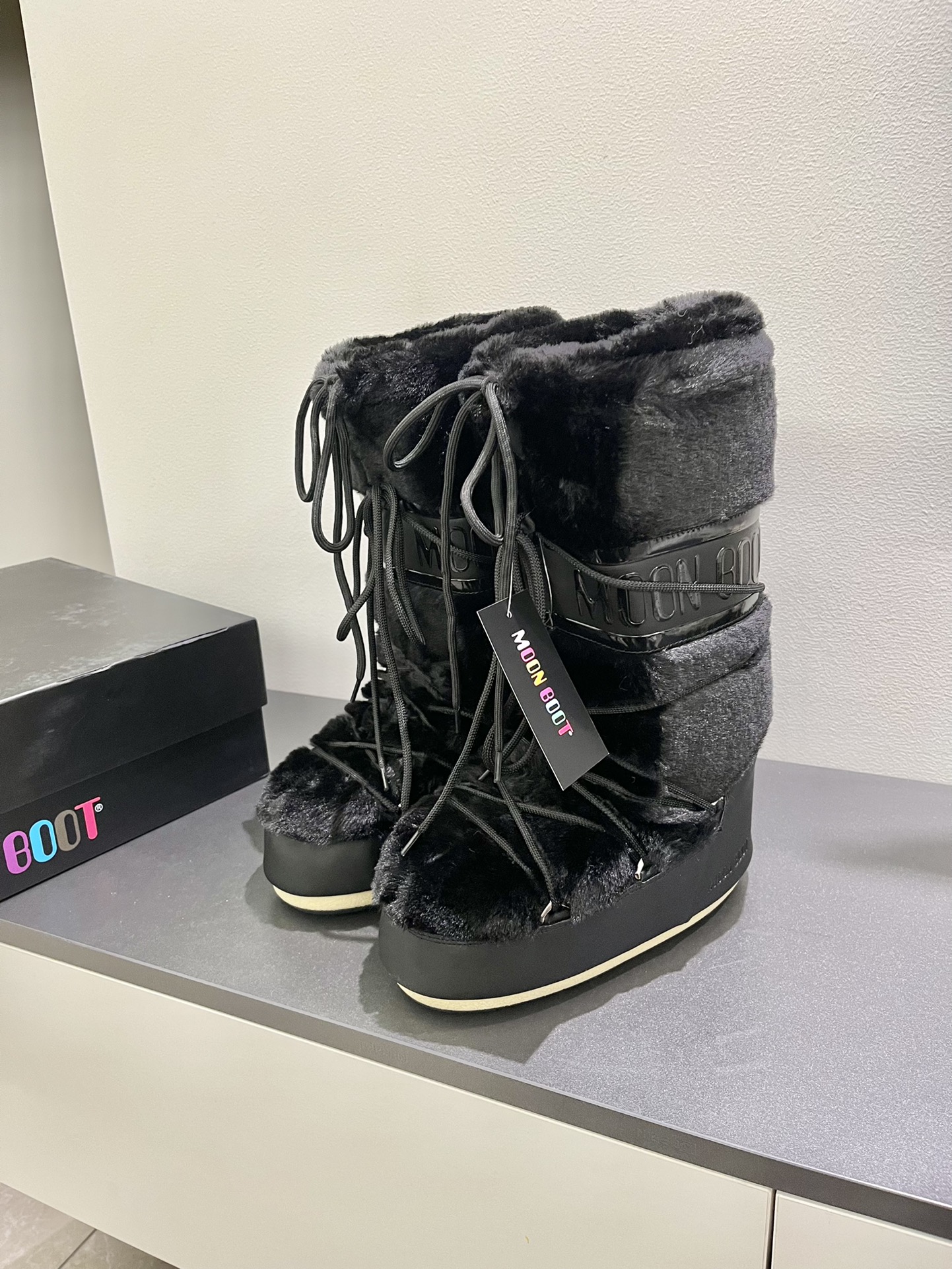 Moon Boot2023vs Snow Boots: Fashionable, Comfortable, and Unique - 图片 2