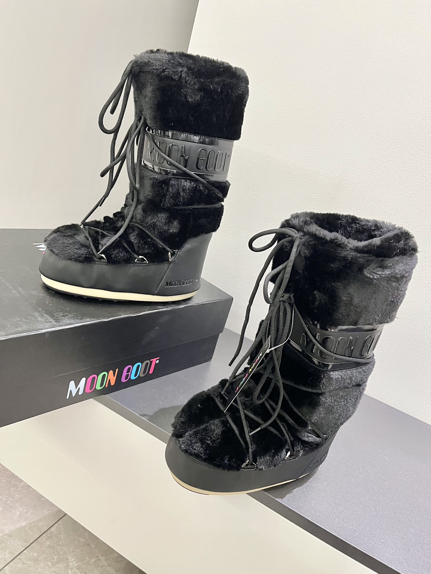 Moon Boot2023vs Snow Boots: Fashionable, Comfortable, and Unique - 图片 6