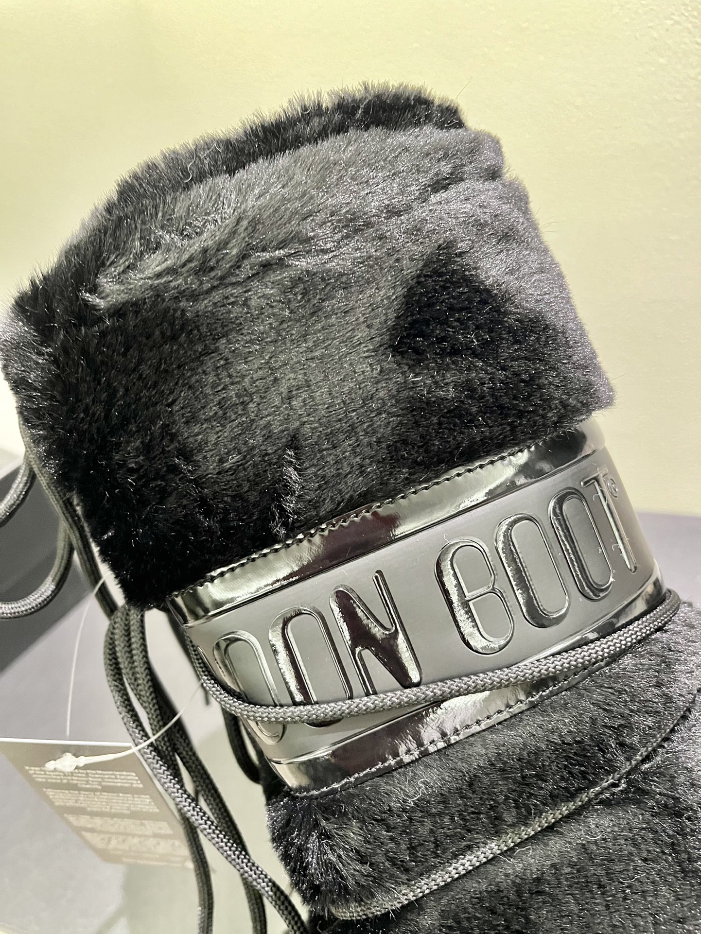 Moon Boot2023vs Snow Boots: Fashionable, Comfortable, and Unique - 图片 9