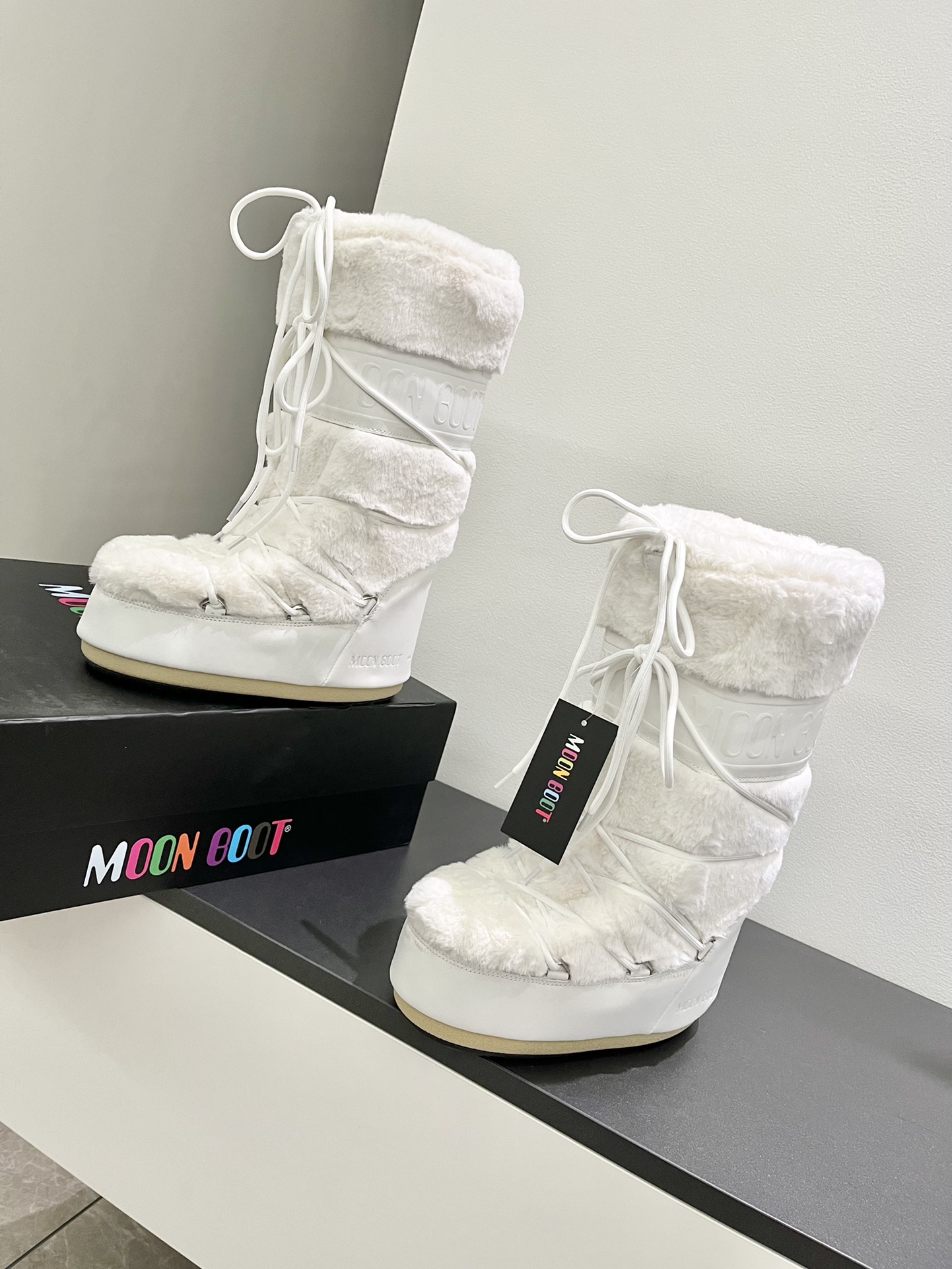 Moon Boot2023vs Ugly Snow Boots: Fashionable, Comfortable, and Unique - 图片 5