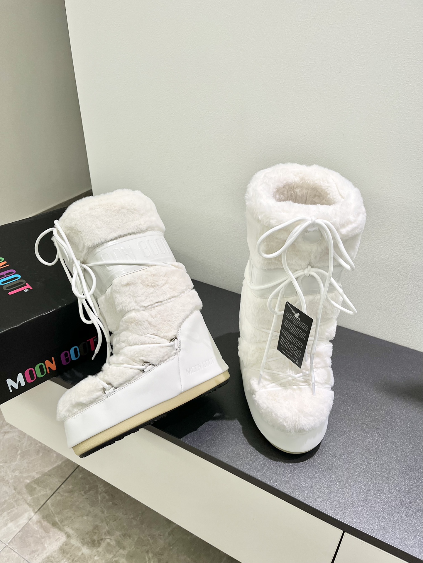 Moon Boot2023vs Ugly Snow Boots: Fashionable, Comfortable, and Unique - 图片 2