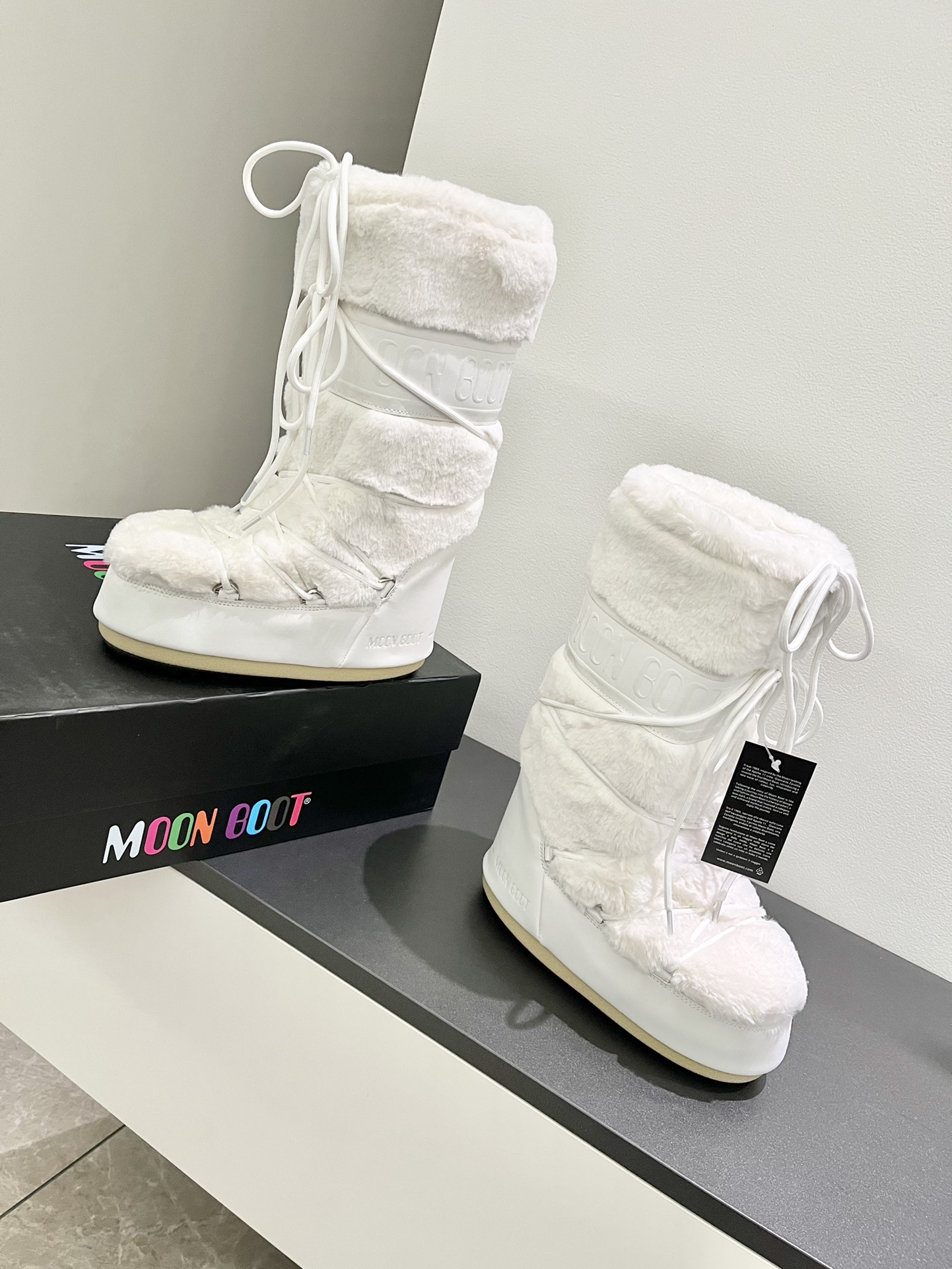 Moon Boot2023vs Ugly Snow Boots: Fashionable, Comfortable, and Unique - 图片 4