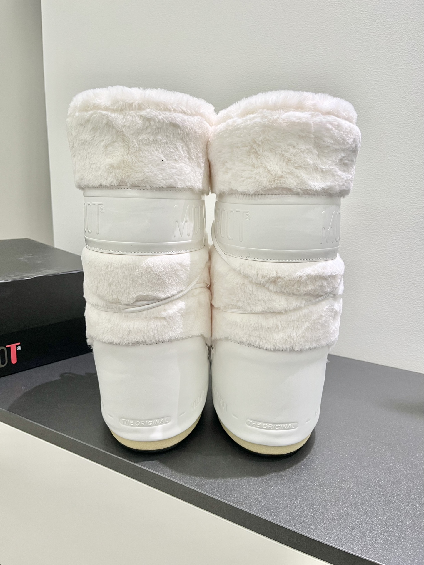 Moon Boot2023vs Ugly Snow Boots: Fashionable, Comfortable, and Unique - 图片 6