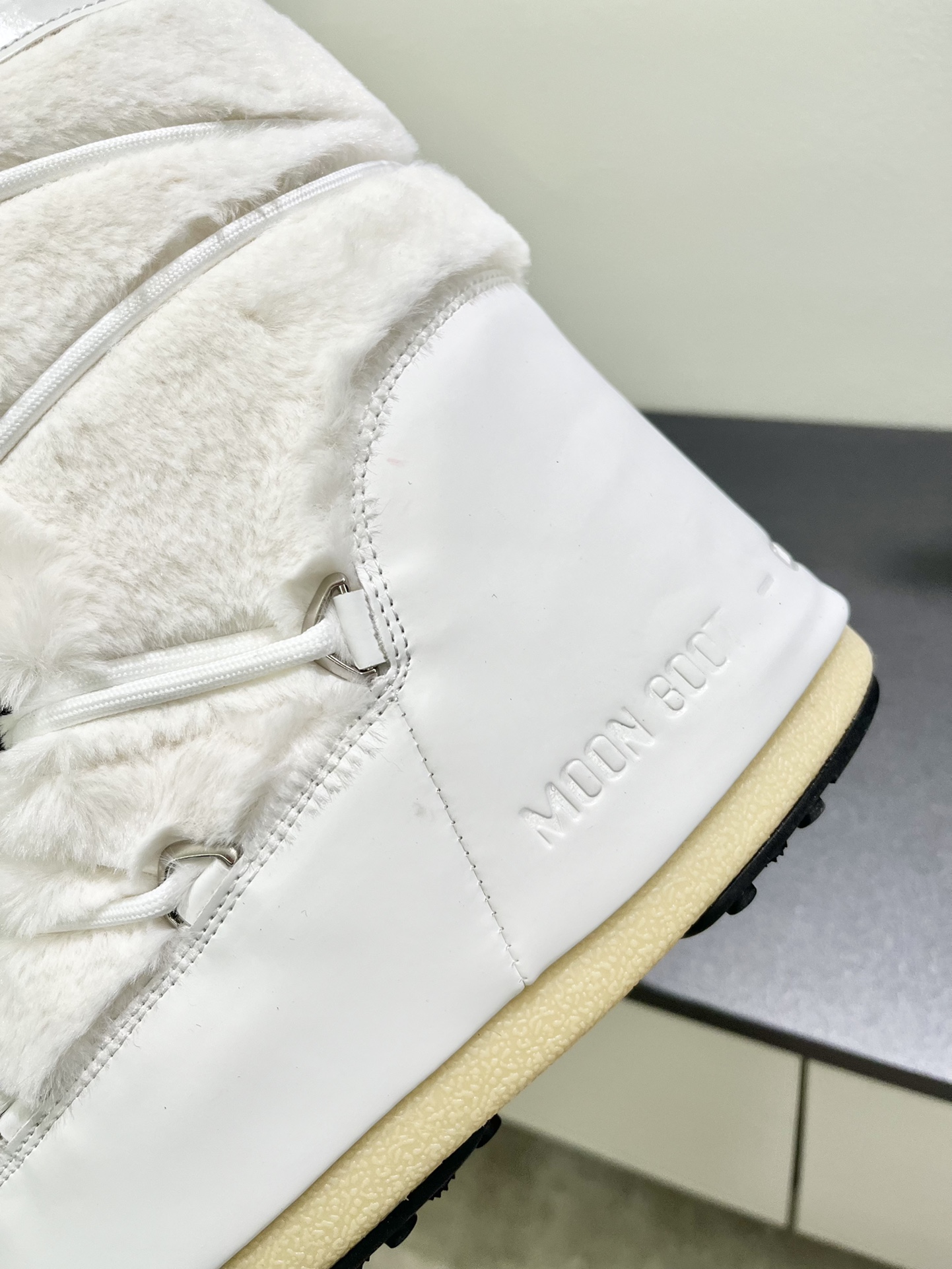 Moon Boot2023vs Ugly Snow Boots: Fashionable, Comfortable, and Unique - 图片 7