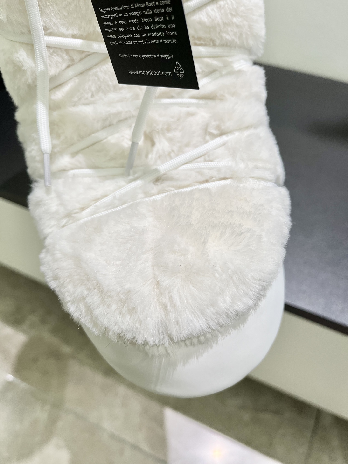 Moon Boot2023vs Ugly Snow Boots: Fashionable, Comfortable, and Unique - 图片 9