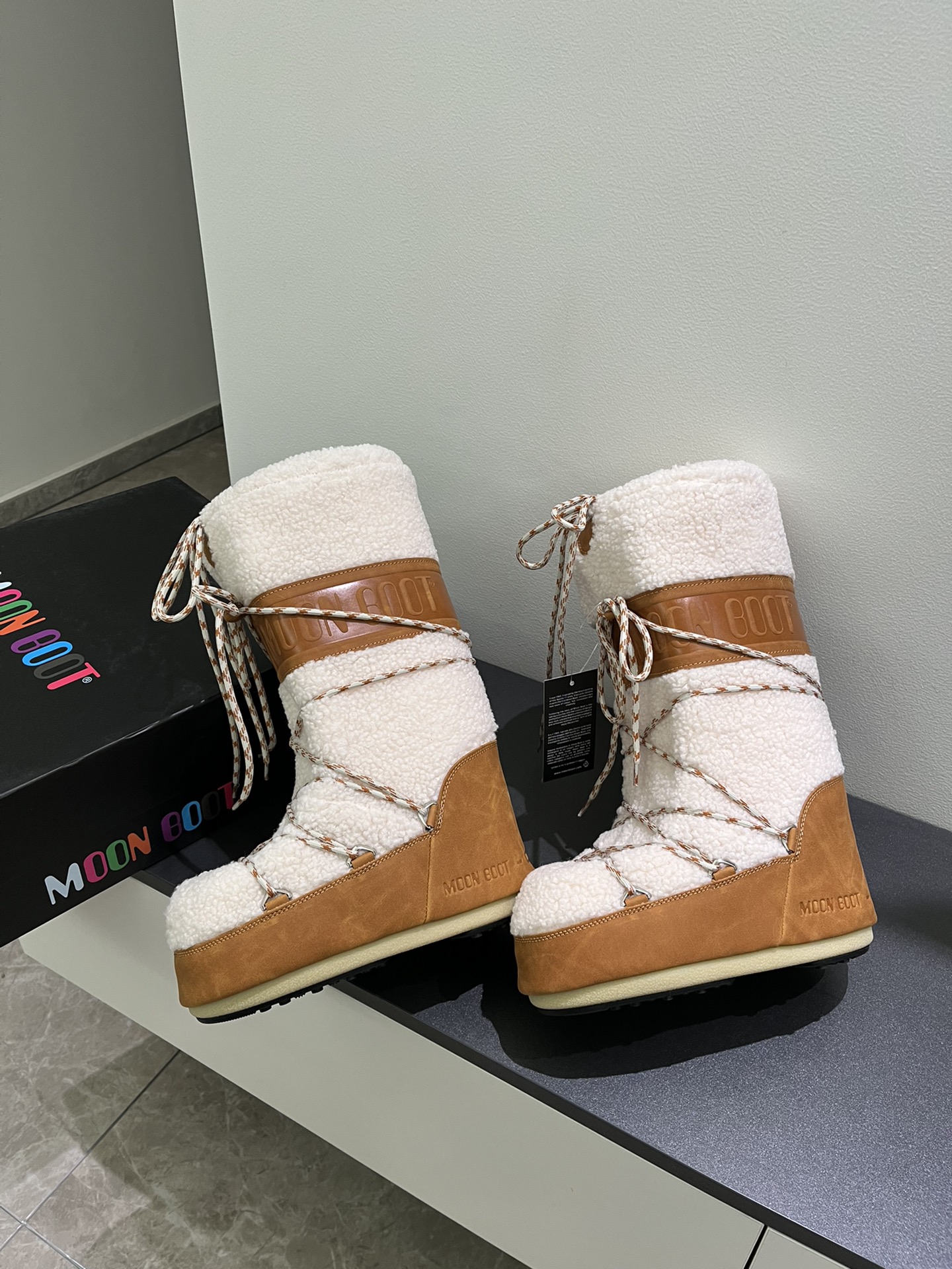 Moon Boot2023vs: Fashionable Ugly Snow Boots with Inner Growth and Unique Materials - 图片 2