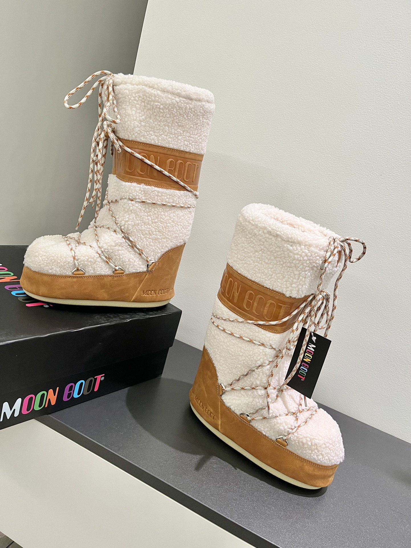 Moon Boot2023vs: Fashionable Ugly Snow Boots with Inner Growth and Unique Materials - 图片 3