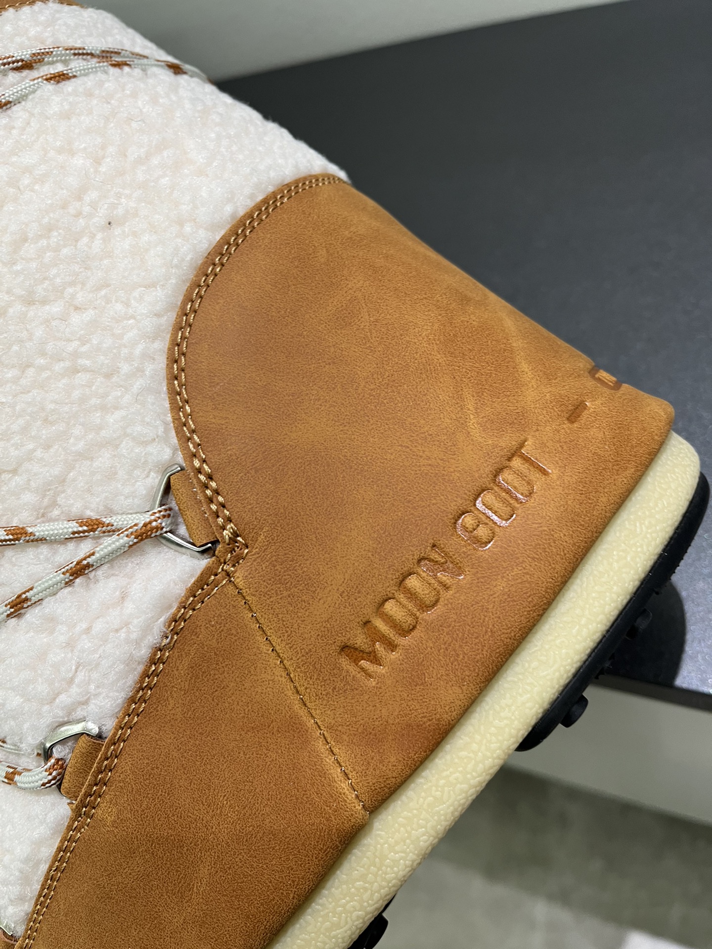 Moon Boot2023vs: Fashionable Ugly Snow Boots with Inner Growth and Unique Materials - 图片 7