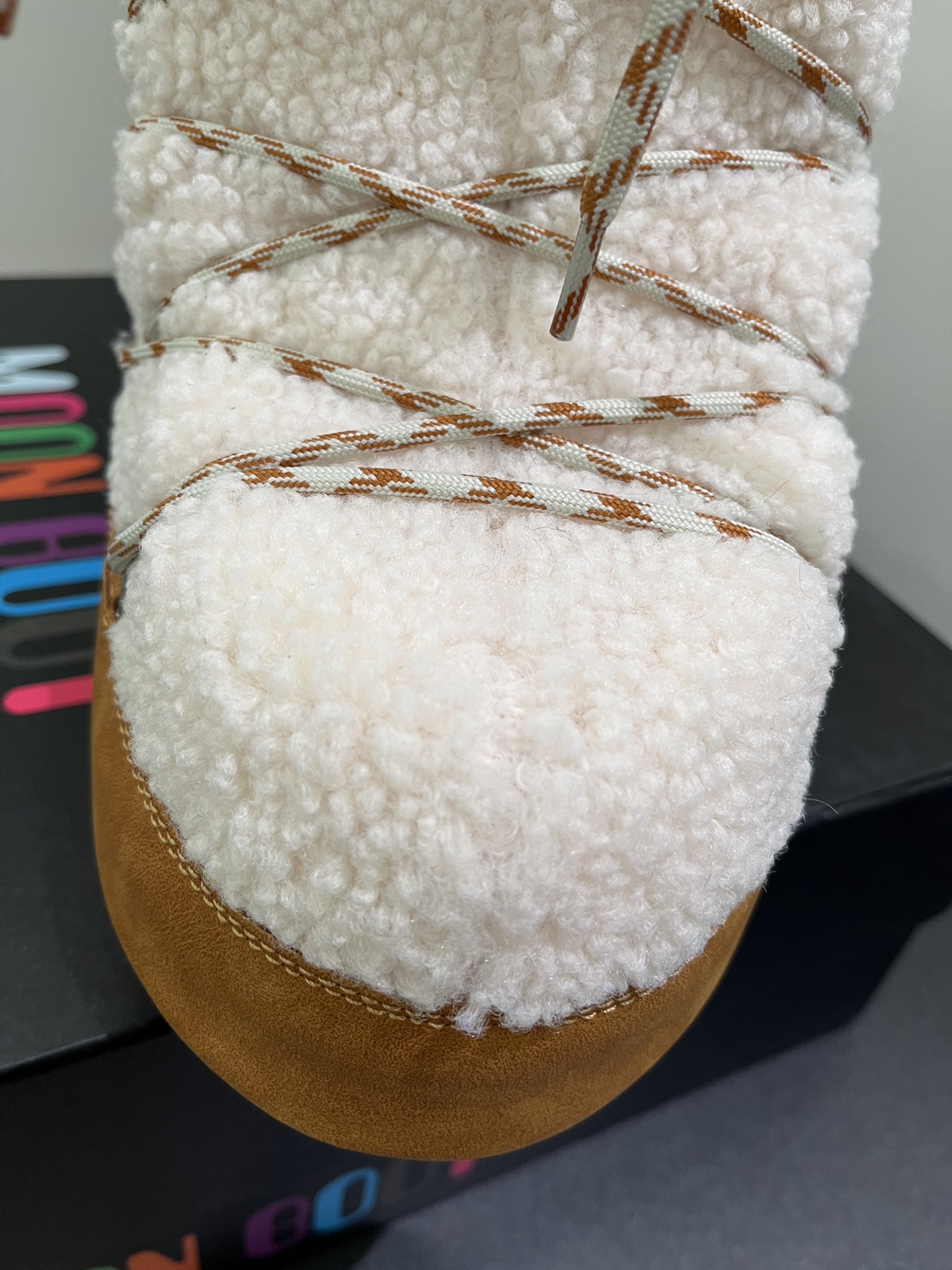 Moon Boot2023vs: Fashionable Ugly Snow Boots with Inner Growth and Unique Materials - 图片 5