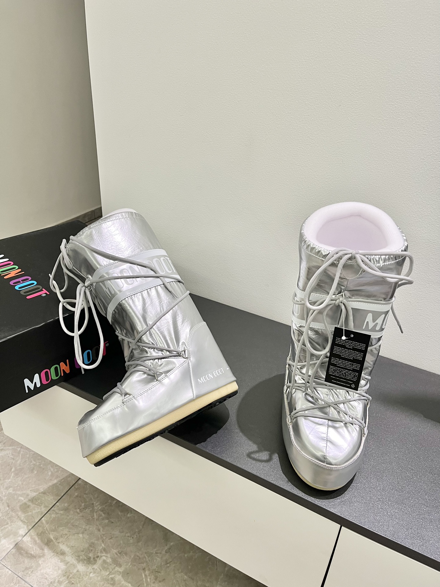Moon Boots: Fashionable Snow Boots with Inner Growth and Unique Design - 图片 3