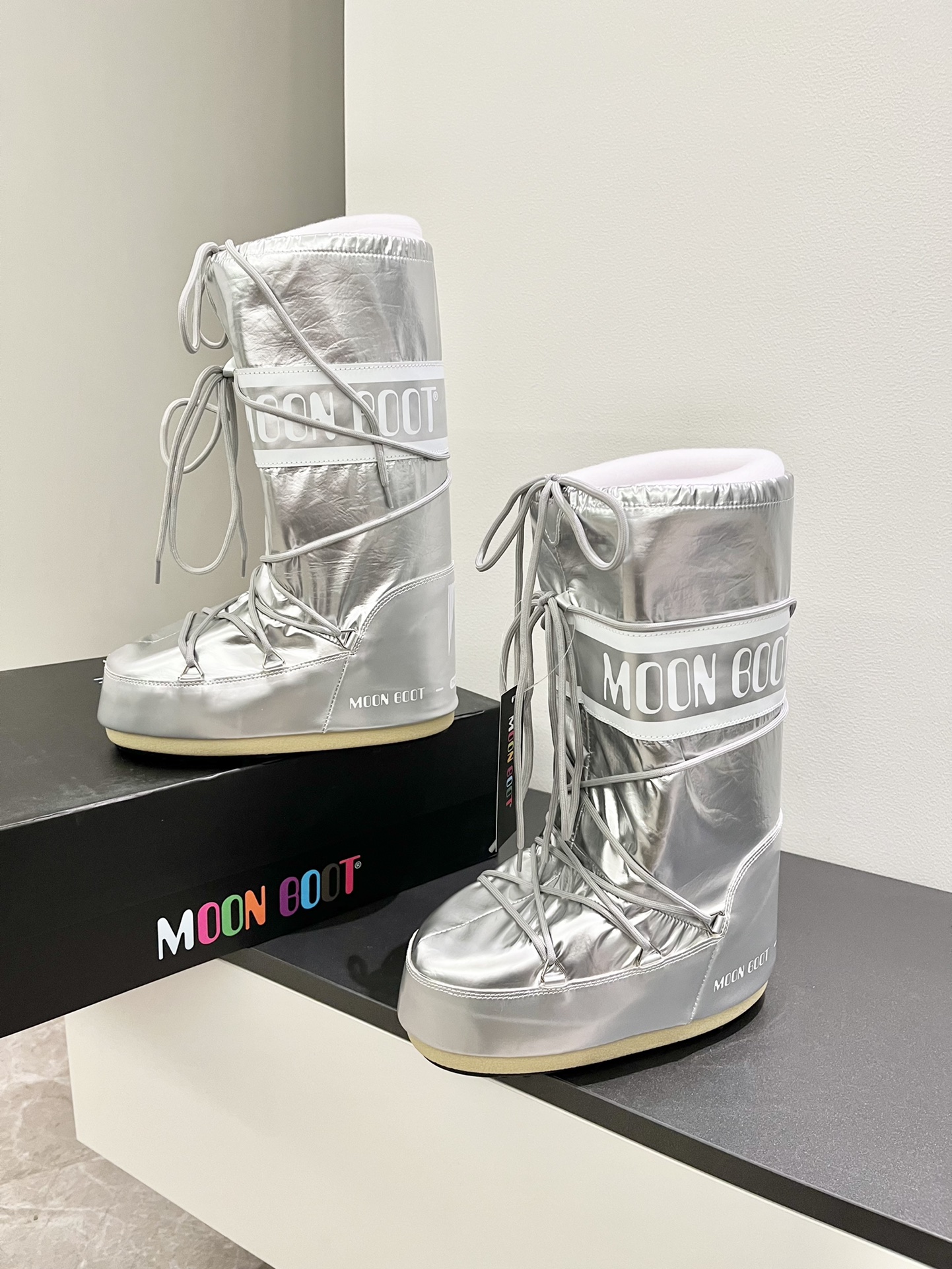Moon Boots: Fashionable Snow Boots with Inner Growth and Unique Design - 图片 6