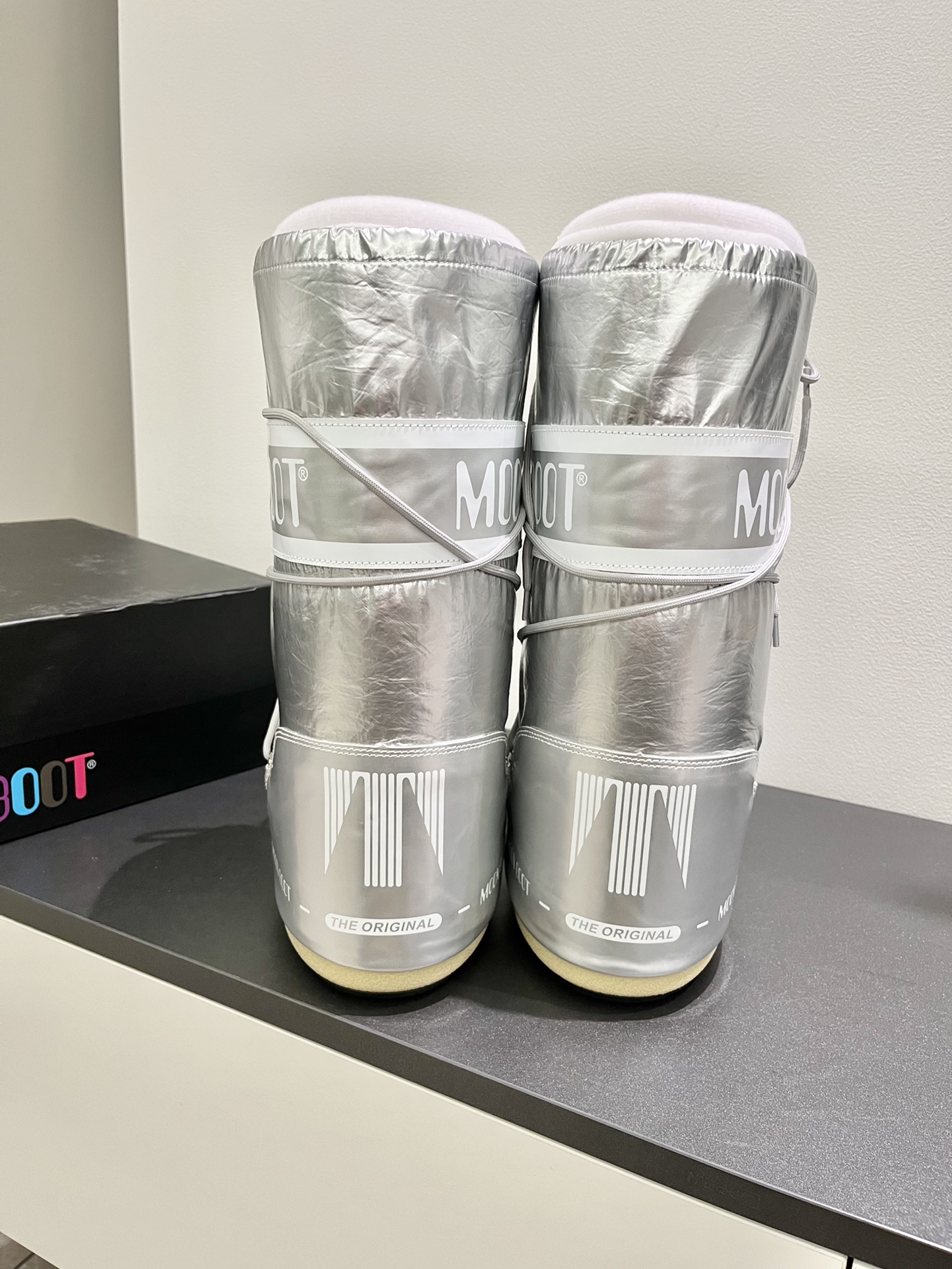 Moon Boots: Fashionable Snow Boots with Inner Growth and Unique Design - 图片 7