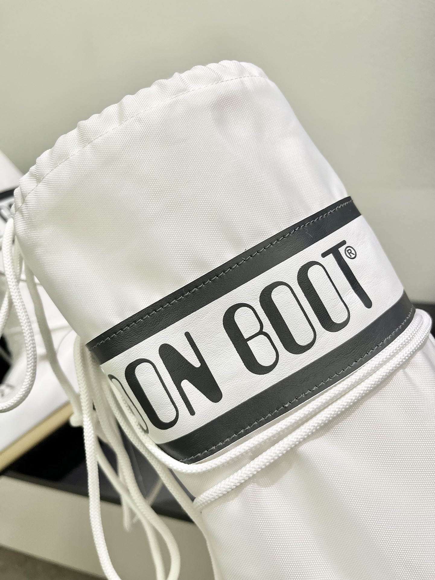 Moon Boots: Fashionable Snow Boots with Inner Growth and Unique Style - 图片 9