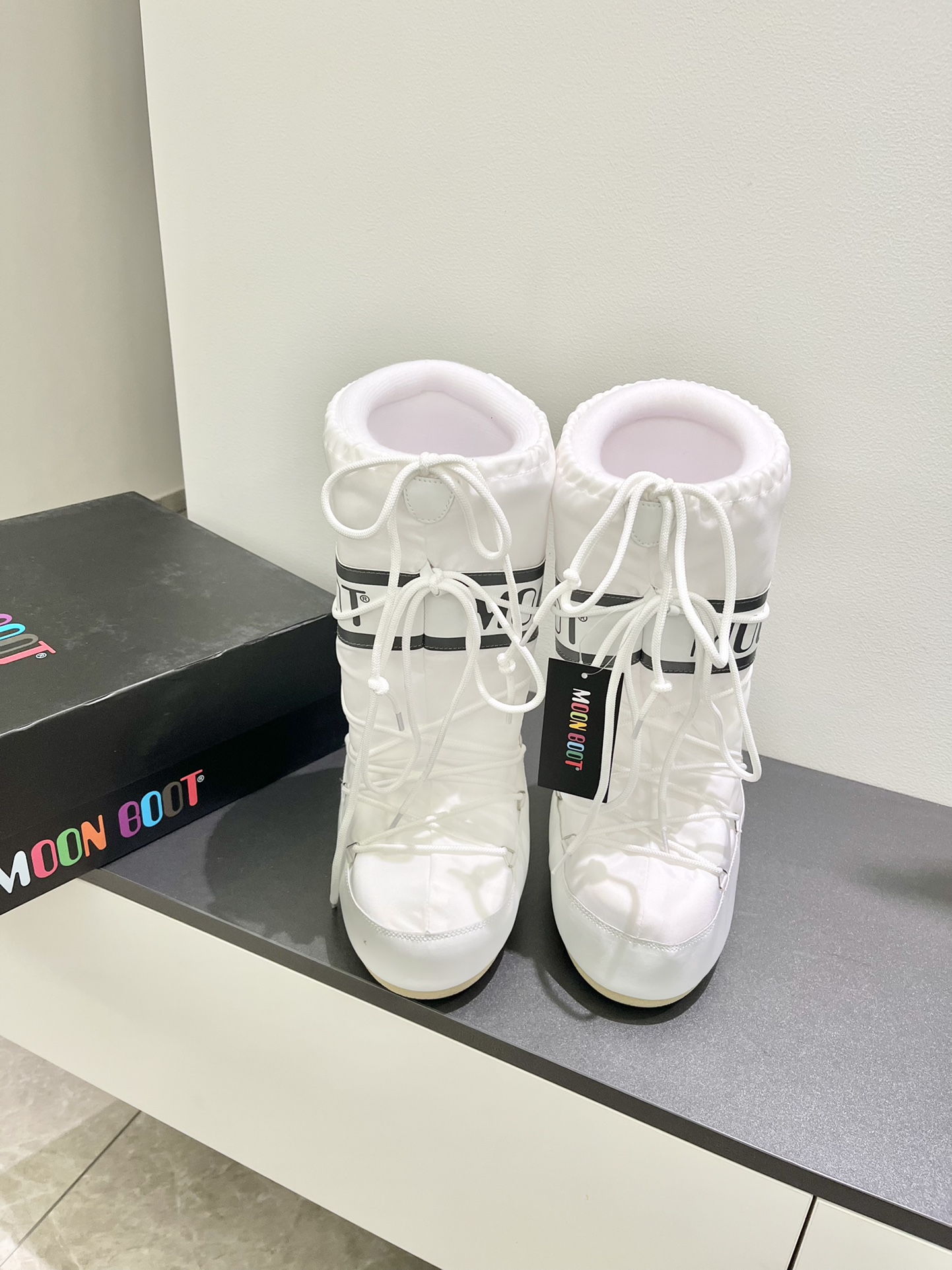 Moon Boots: Fashionable Snow Boots with Inner Growth and Unique Style