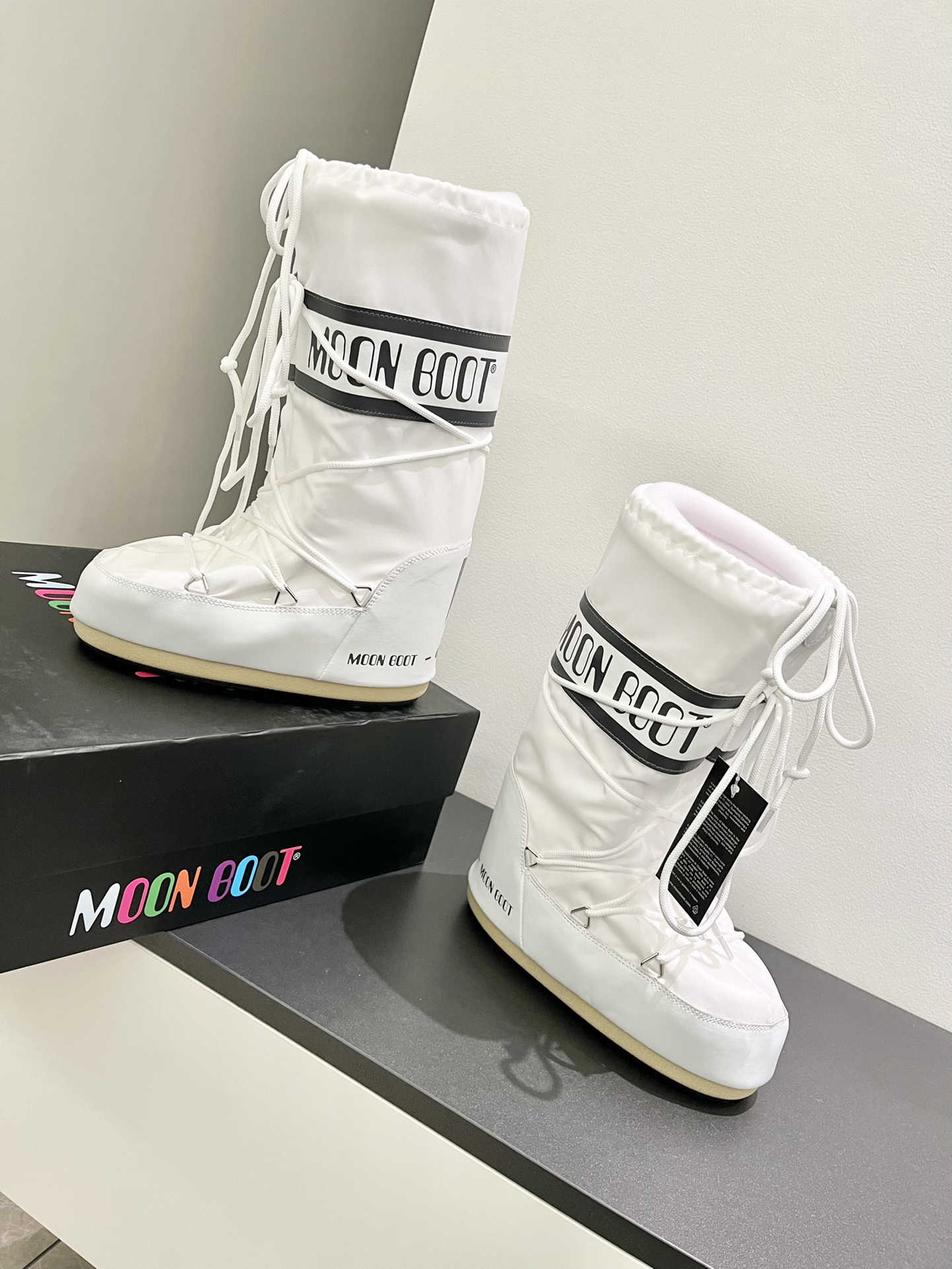 Moon Boots: Fashionable Snow Boots with Inner Growth and Unique Style - 图片 4