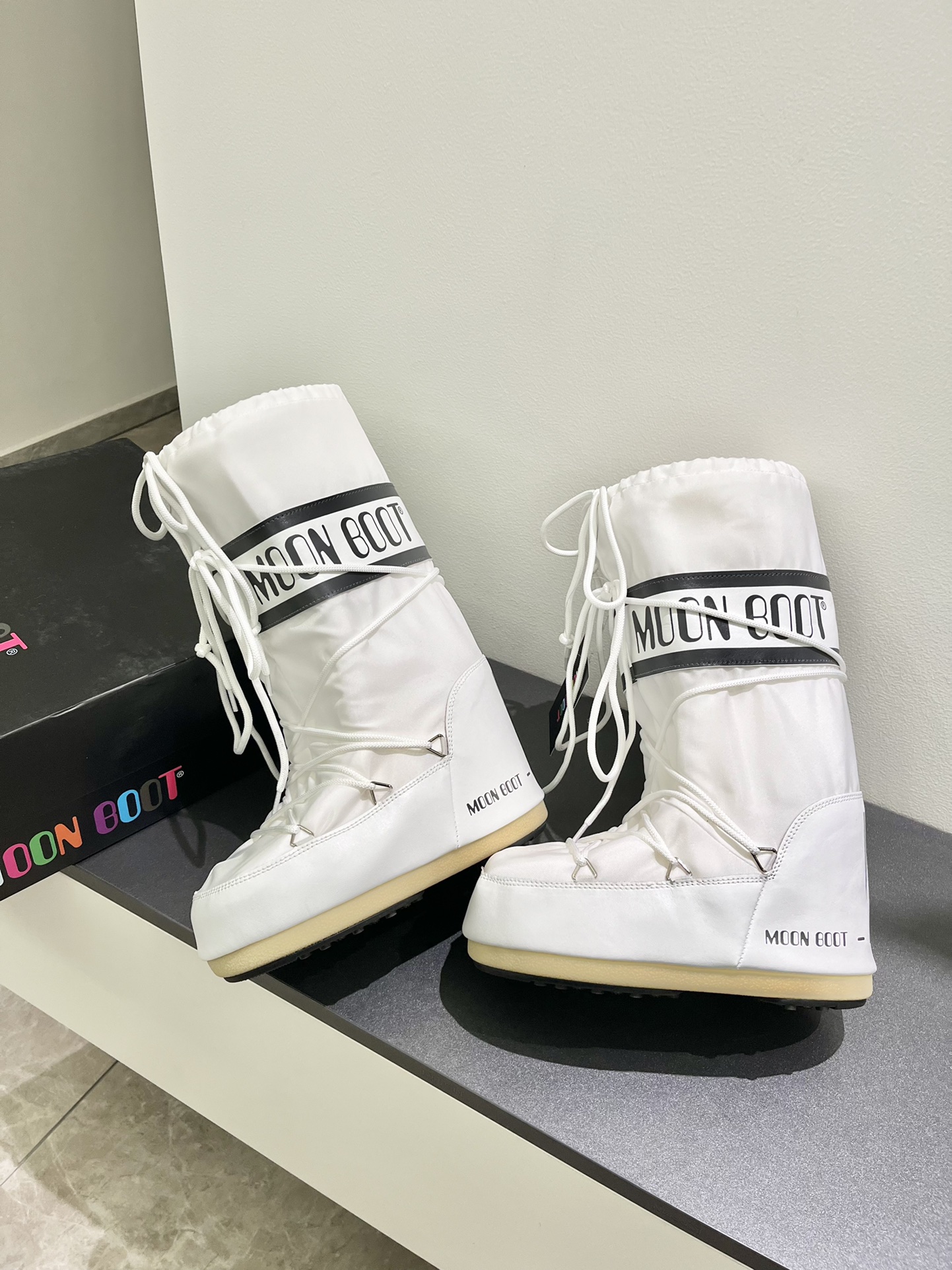Moon Boots: Fashionable Snow Boots with Inner Growth and Unique Style - 图片 3