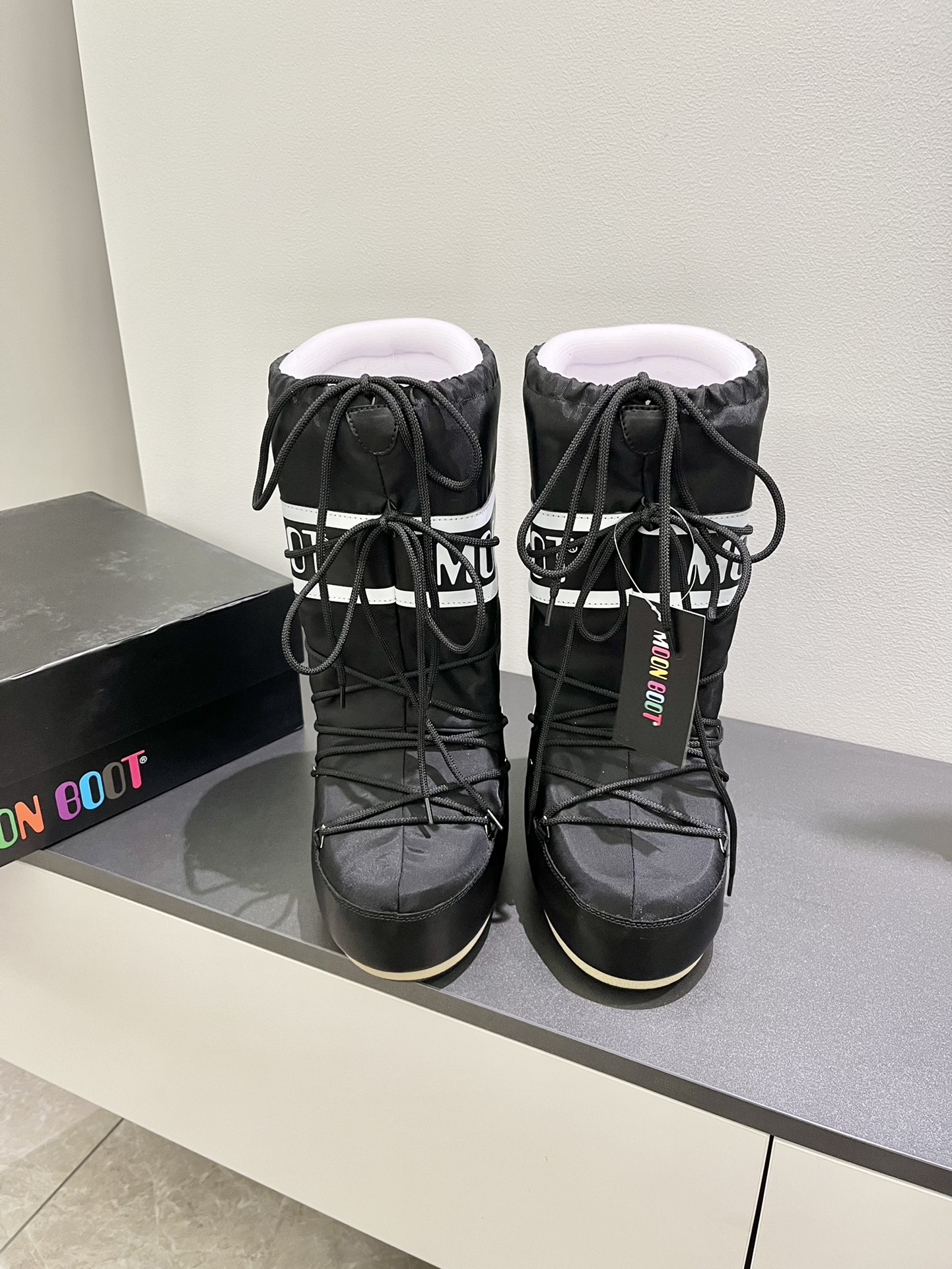 Moon Boots: Unique Snow Boots Trend with Inner Growth and Zirconium Fabric