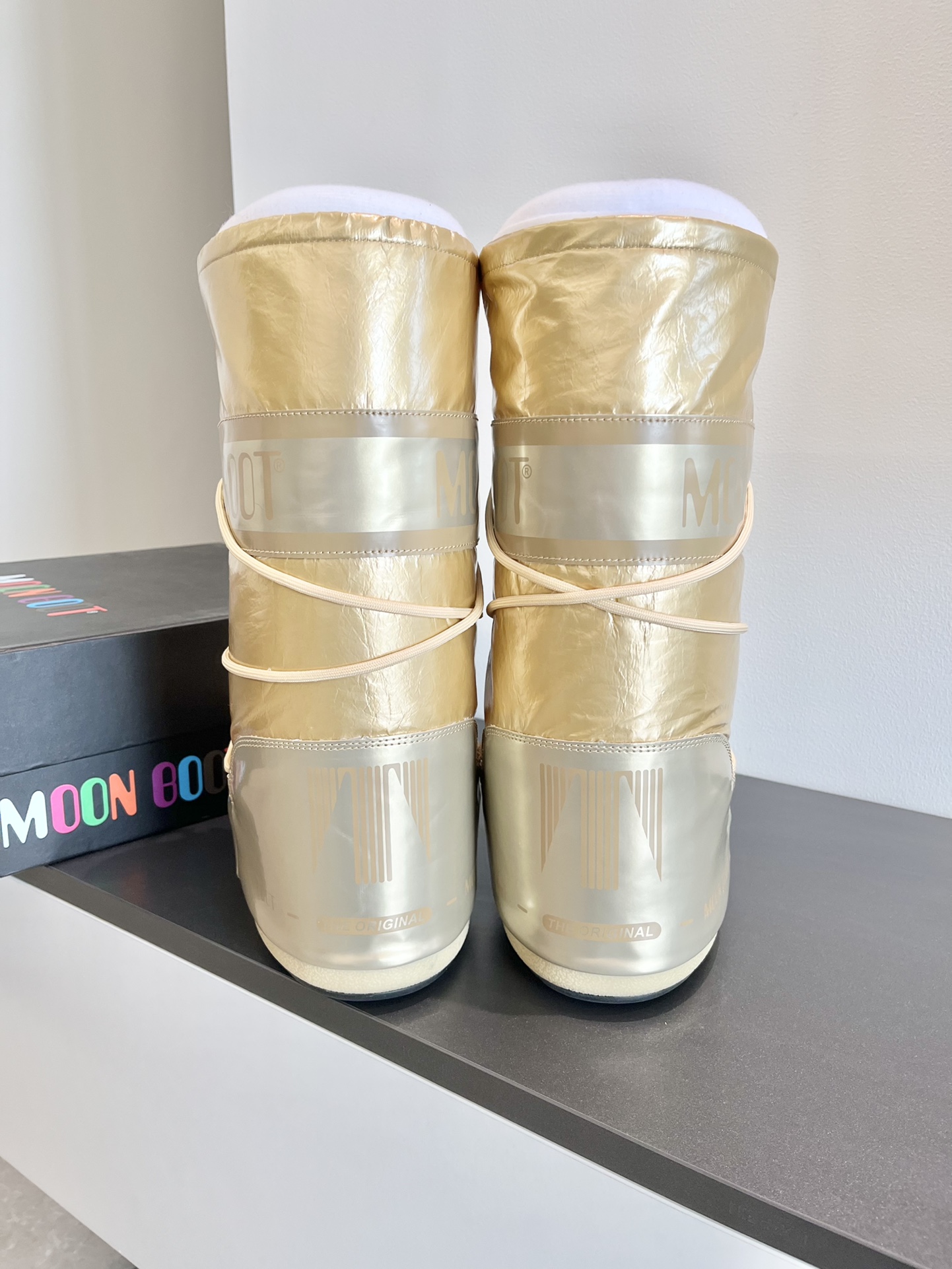 Moon Boot2023vs Snow Boots: Fashionable, Comfortable, and Unique - 图片 4