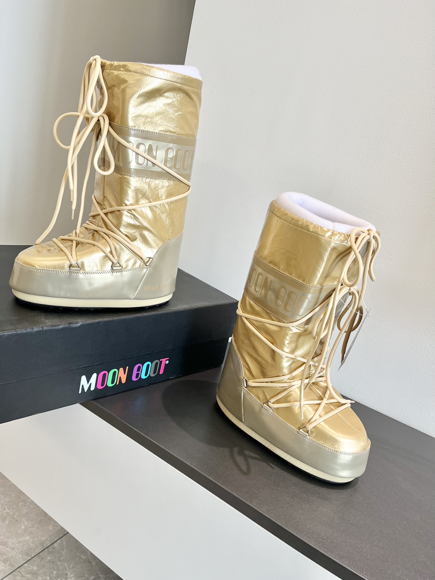 Moon Boot2023vs Snow Boots: Fashionable, Comfortable, and Unique - 图片 6