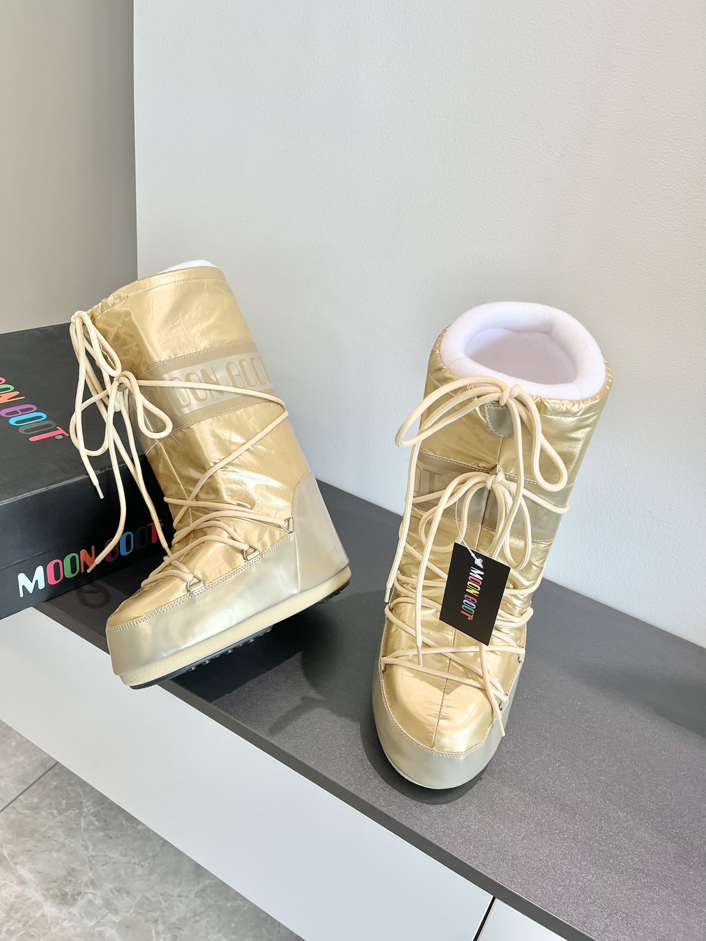 Moon Boot2023vs Snow Boots: Fashionable, Comfortable, and Unique - 图片 3