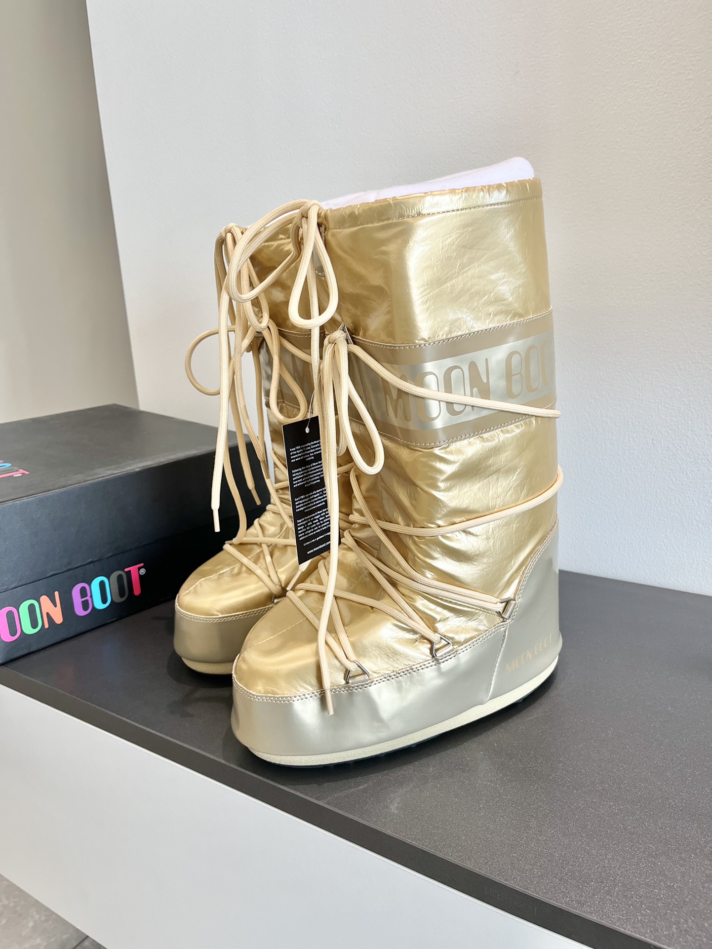 Moon Boot2023vs Snow Boots: Fashionable, Comfortable, and Unique - 图片 2