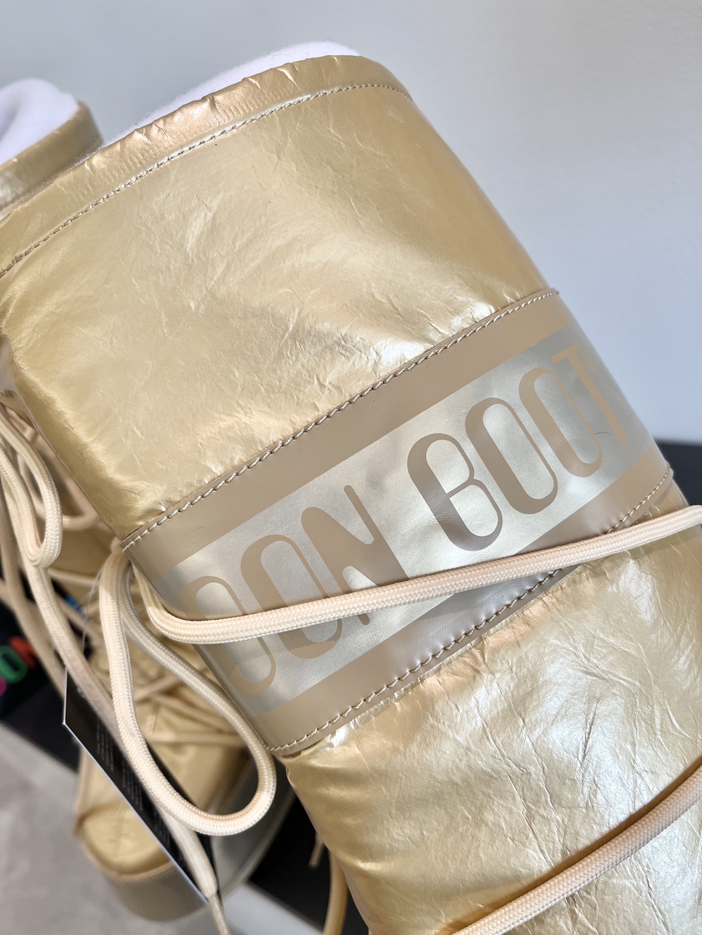 Moon Boot2023vs Snow Boots: Fashionable, Comfortable, and Unique - 图片 9