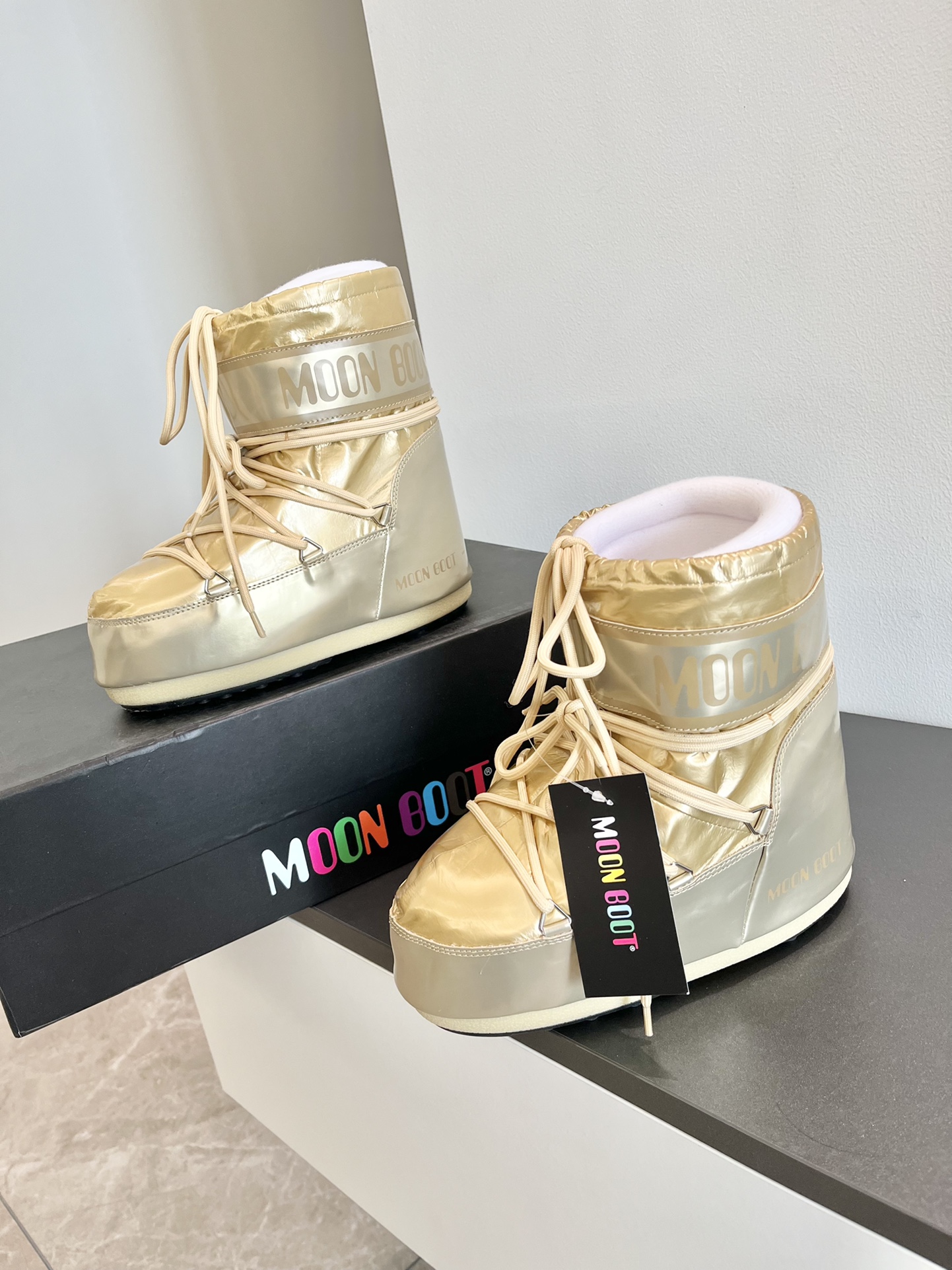 Fashion Trend: Moon Boots 2023 Winter Collection Unveiled with Unique Features - 图片 8