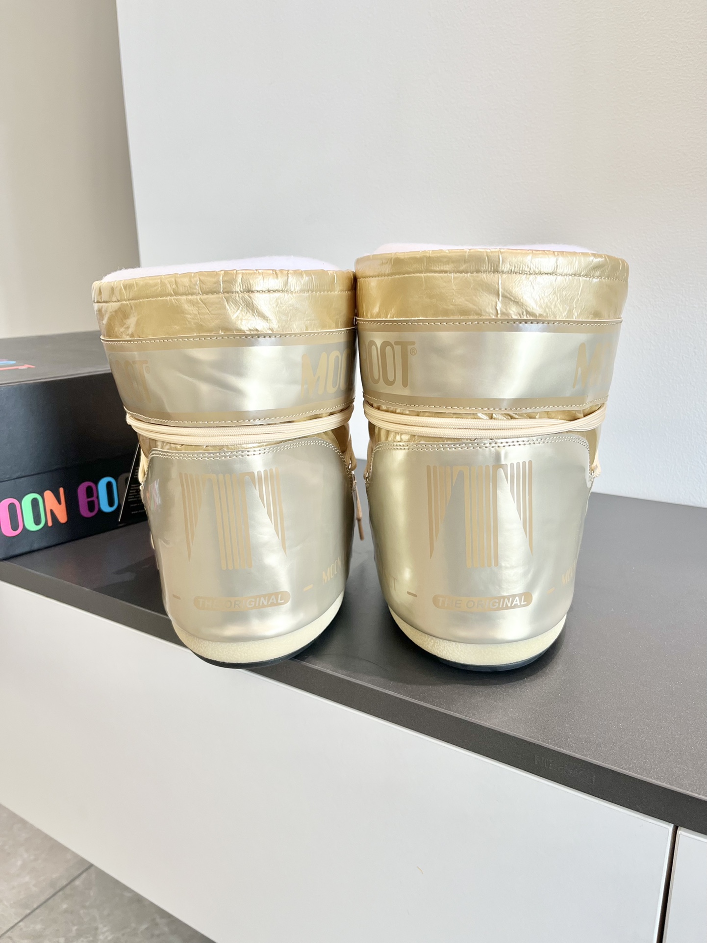 Fashion Trend: Moon Boots 2023 Winter Collection Unveiled with Unique Features - 图片 3