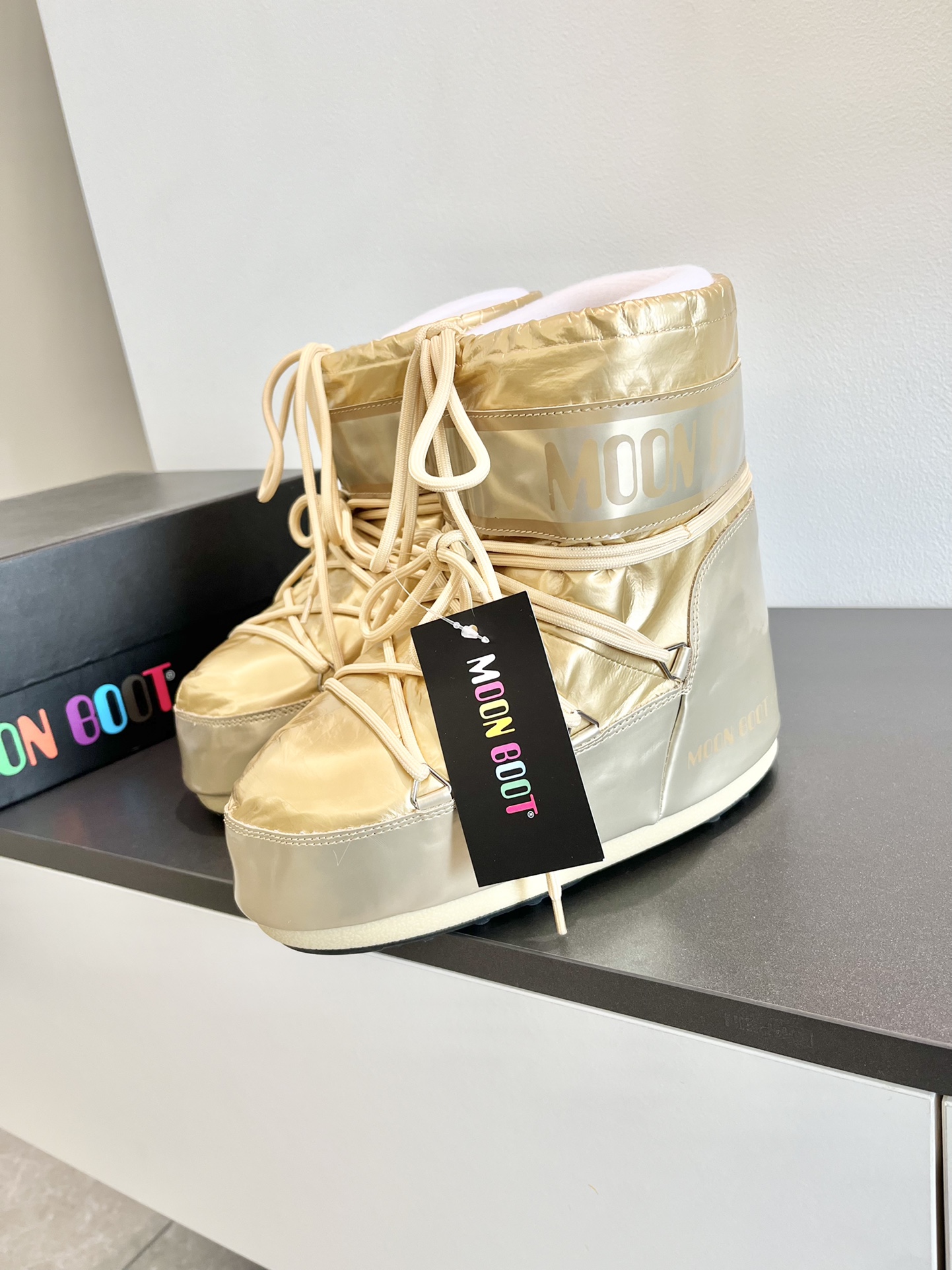 Fashion Trend: Moon Boots 2023 Winter Collection Unveiled with Unique Features - 图片 2