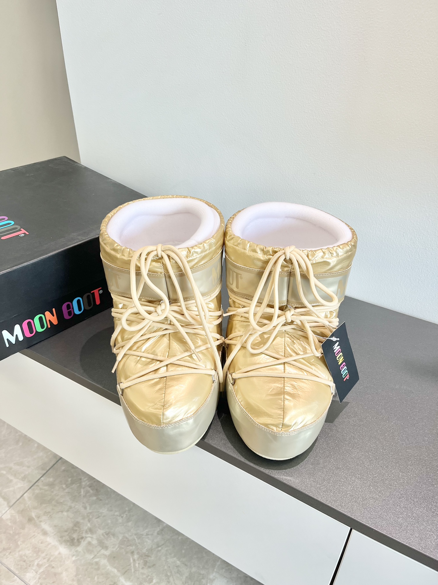 Fashion Trend: Moon Boots 2023 Winter Collection Unveiled with Unique Features
