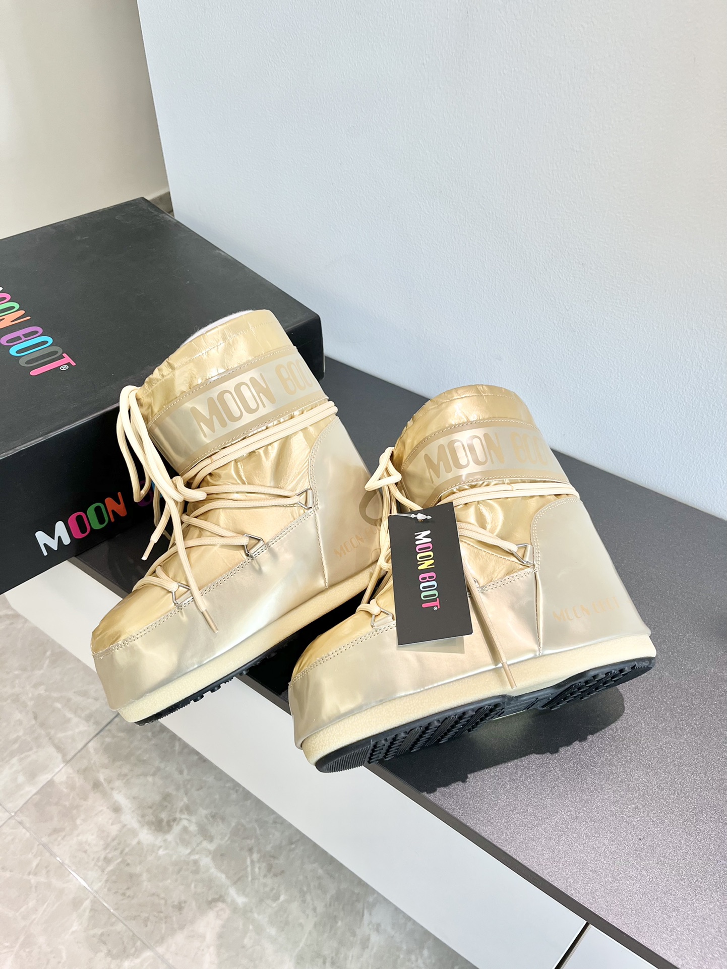 Fashion Trend: Moon Boots 2023 Winter Collection Unveiled with Unique Features - 图片 4