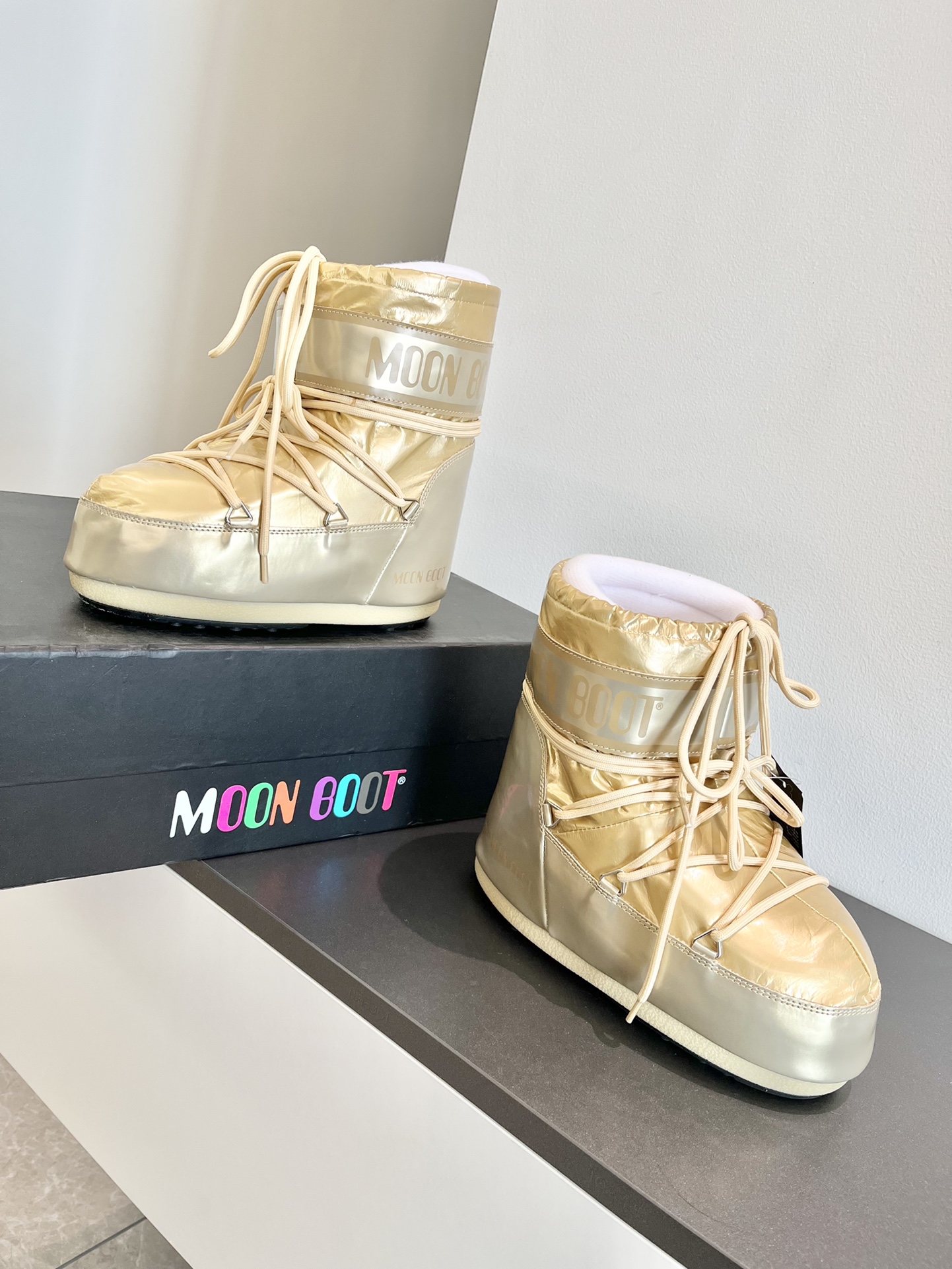 Fashion Trend: Moon Boots 2023 Winter Collection Unveiled with Unique Features - 图片 6