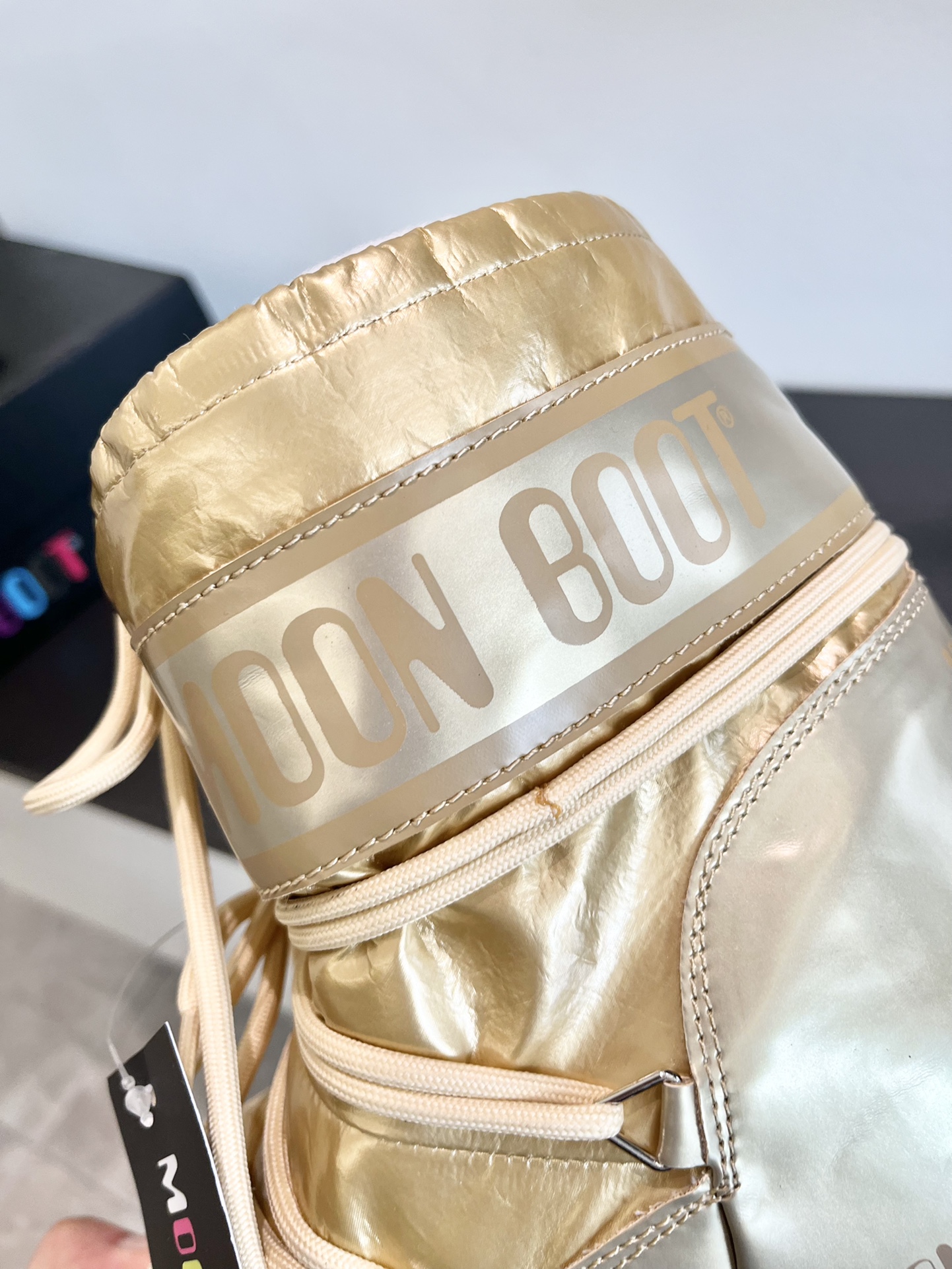 Fashion Trend: Moon Boots 2023 Winter Collection Unveiled with Unique Features - 图片 7