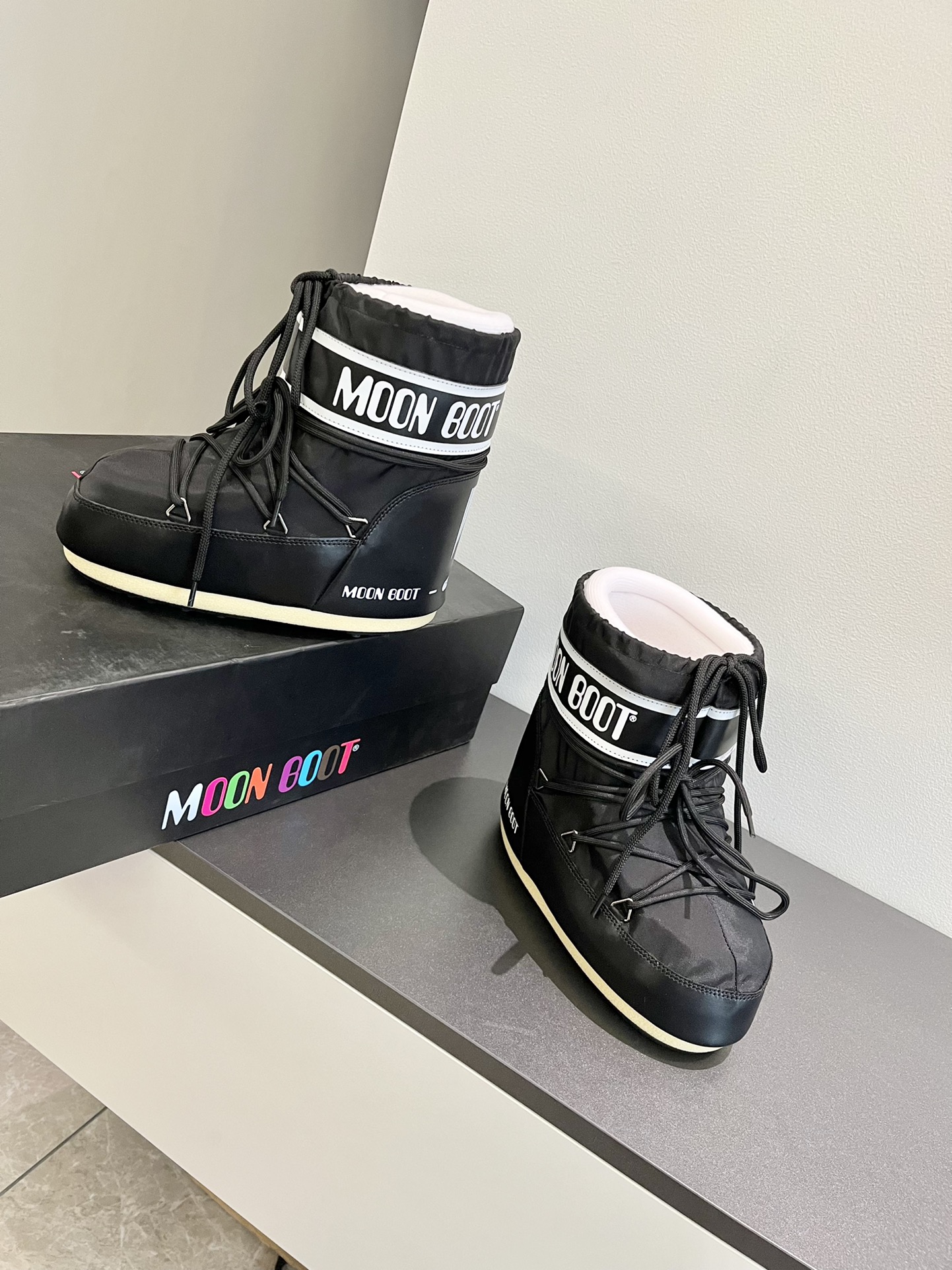 Moon Boot2023vs Snow Boots: Fashionable, Comfortable, and Unique - 图片 4